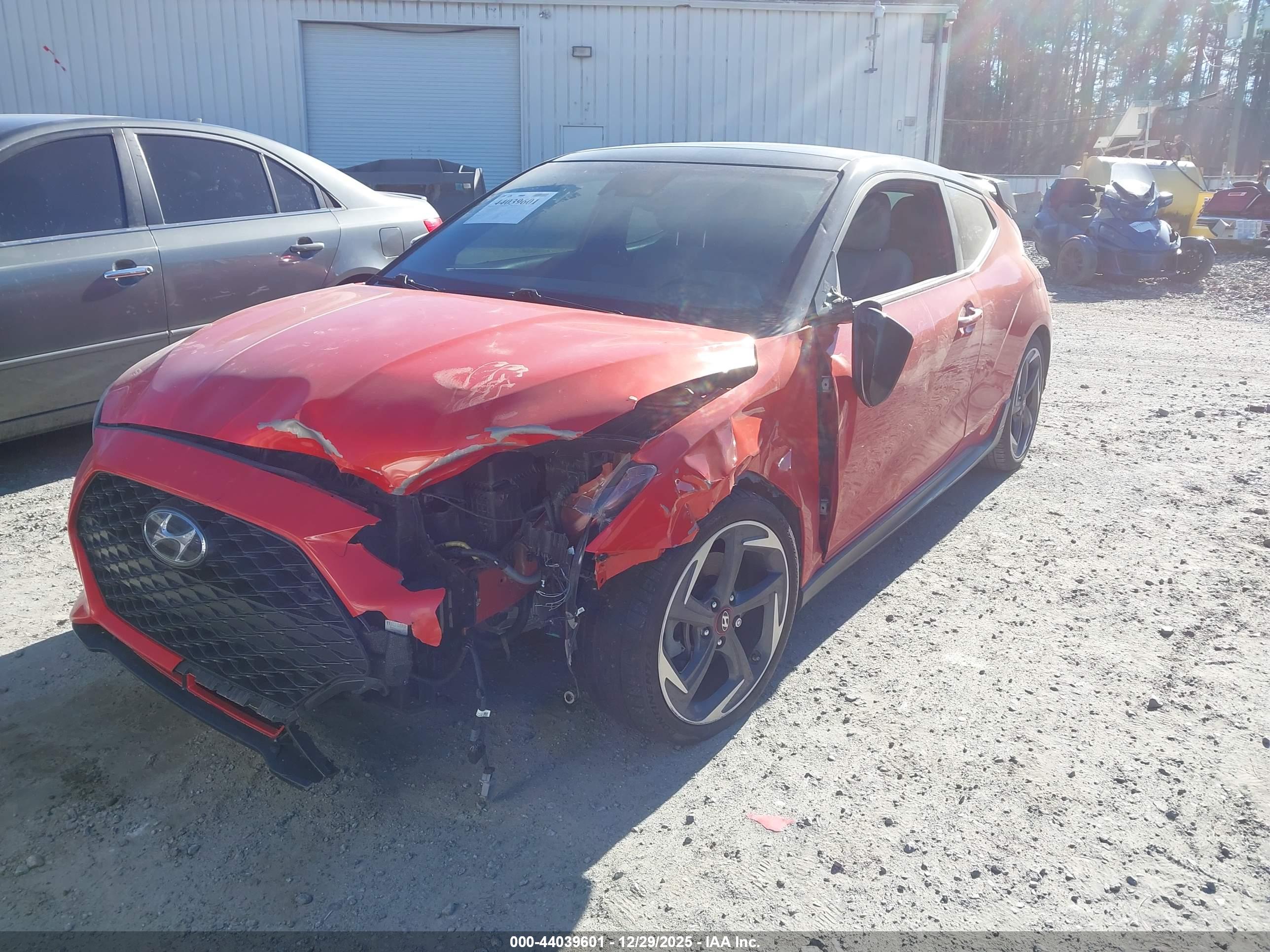 HYUNDAI VELOSTER image 2