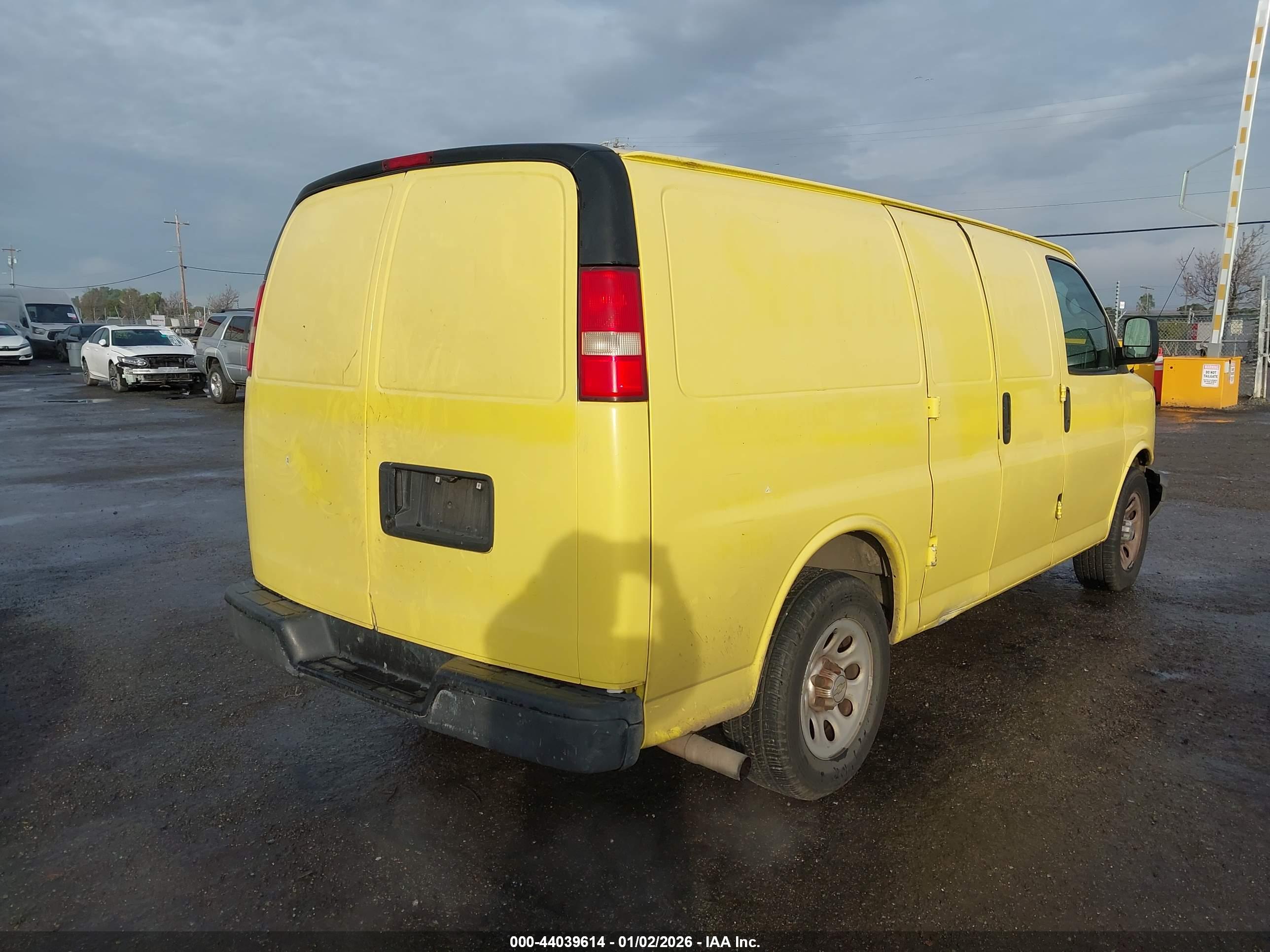 CHEVROLET EXPRESS image 4