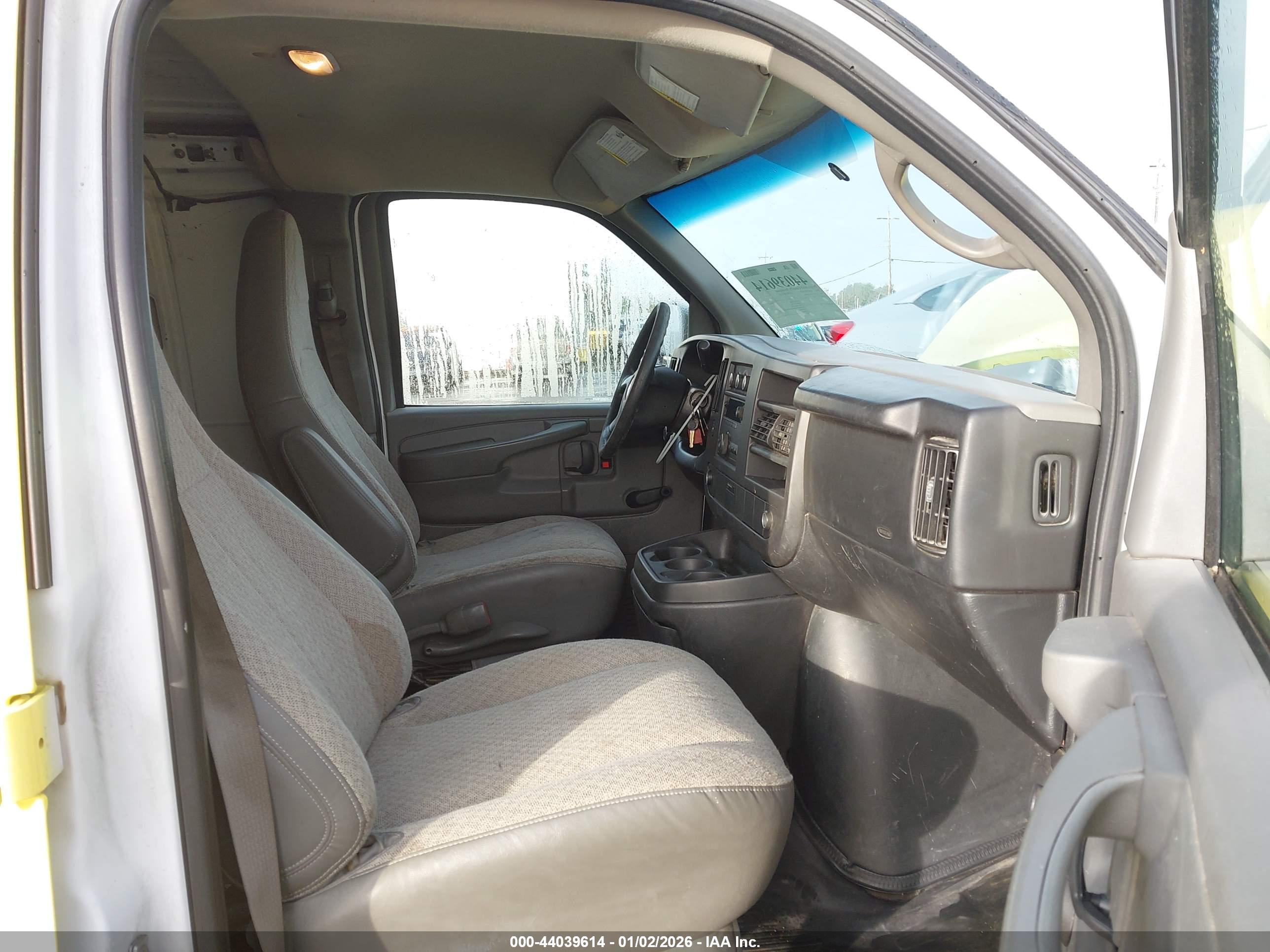 CHEVROLET EXPRESS image 5