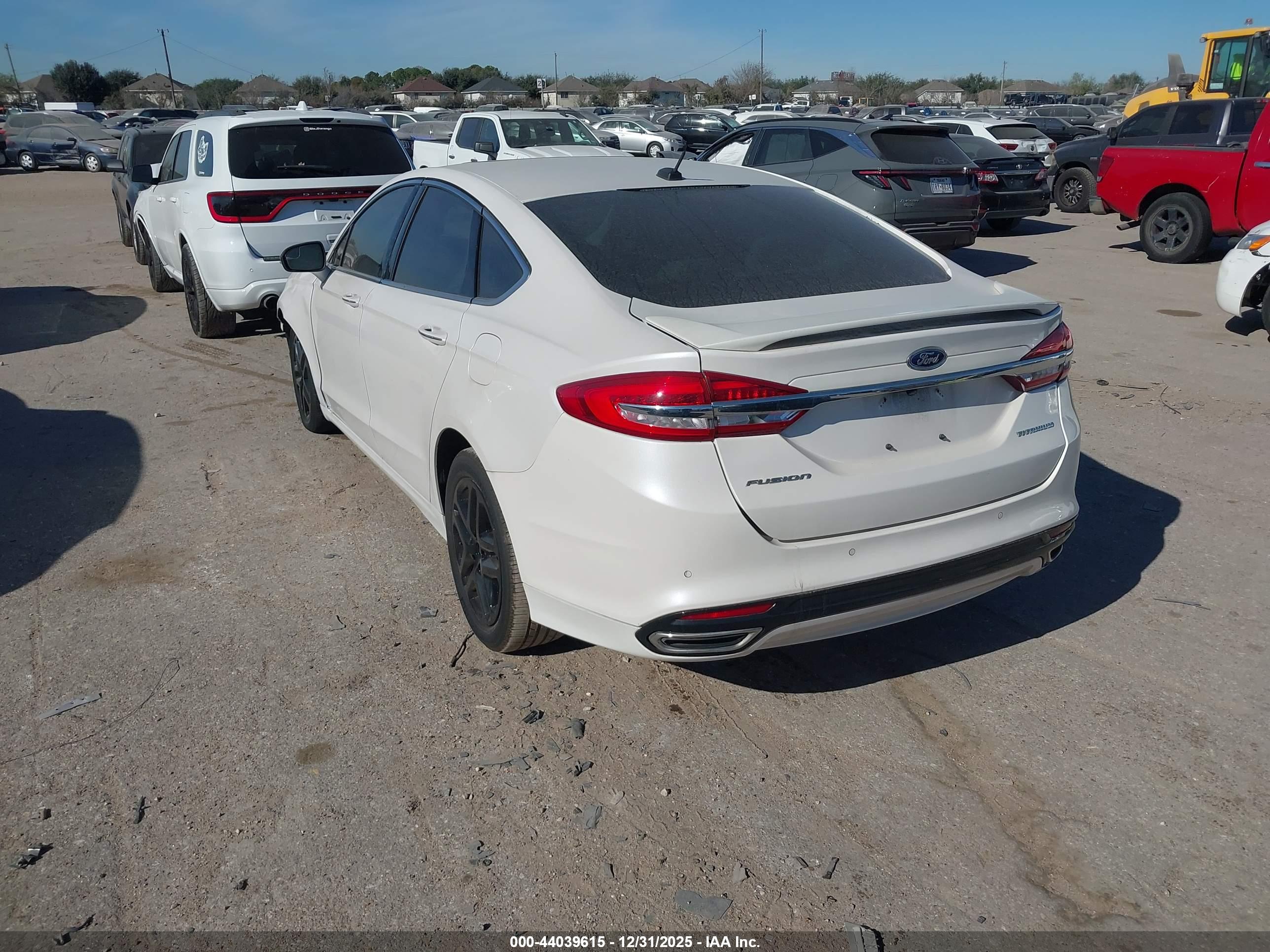 FORD FUSION image 3