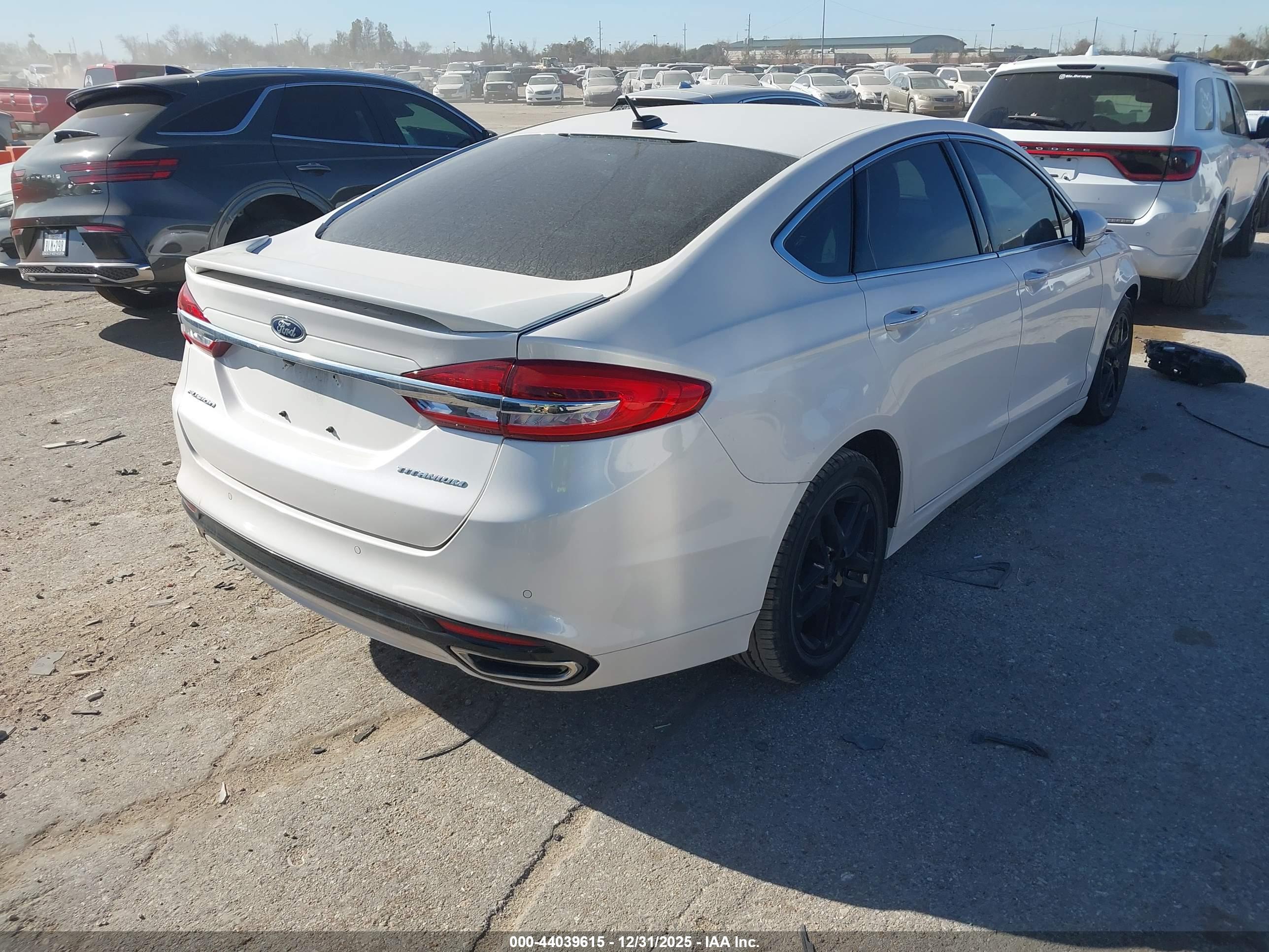 FORD FUSION image 4