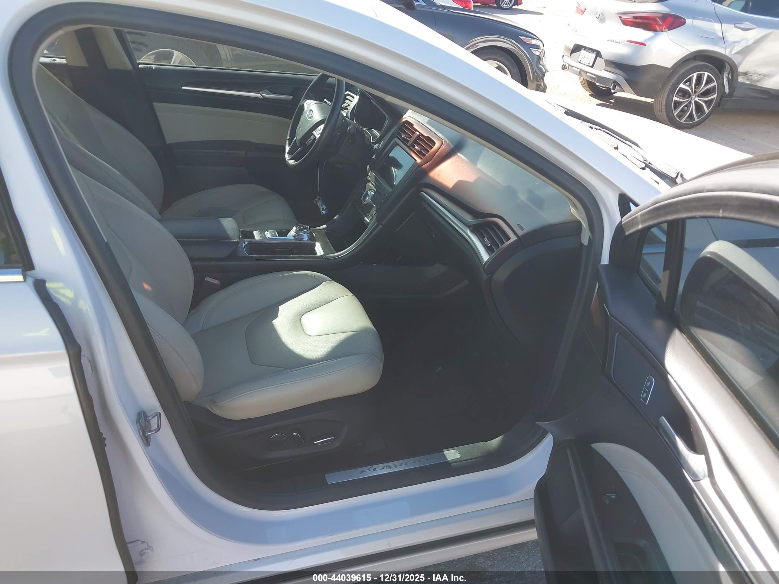FORD FUSION image 5