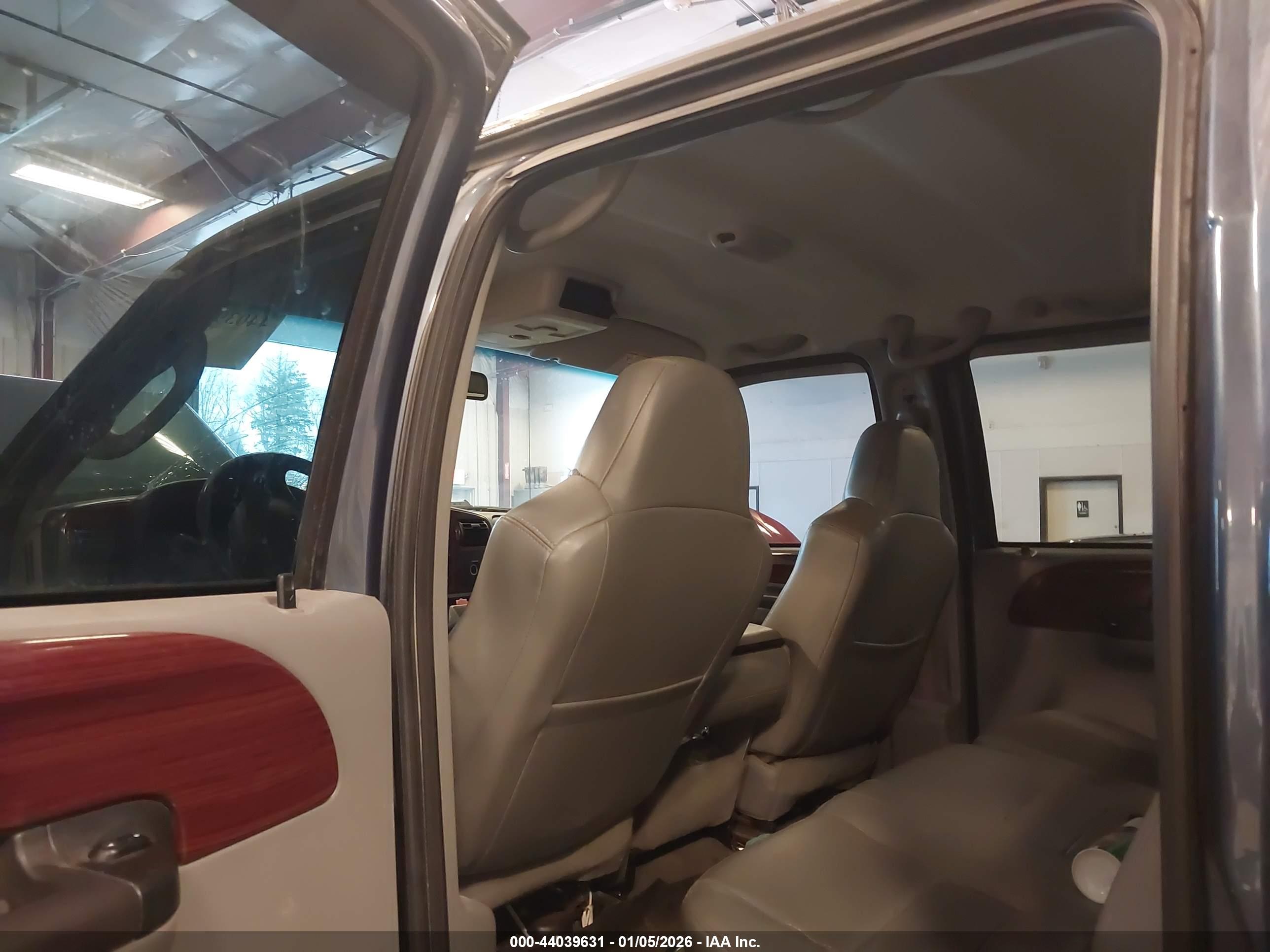 FORD F-350 image 8