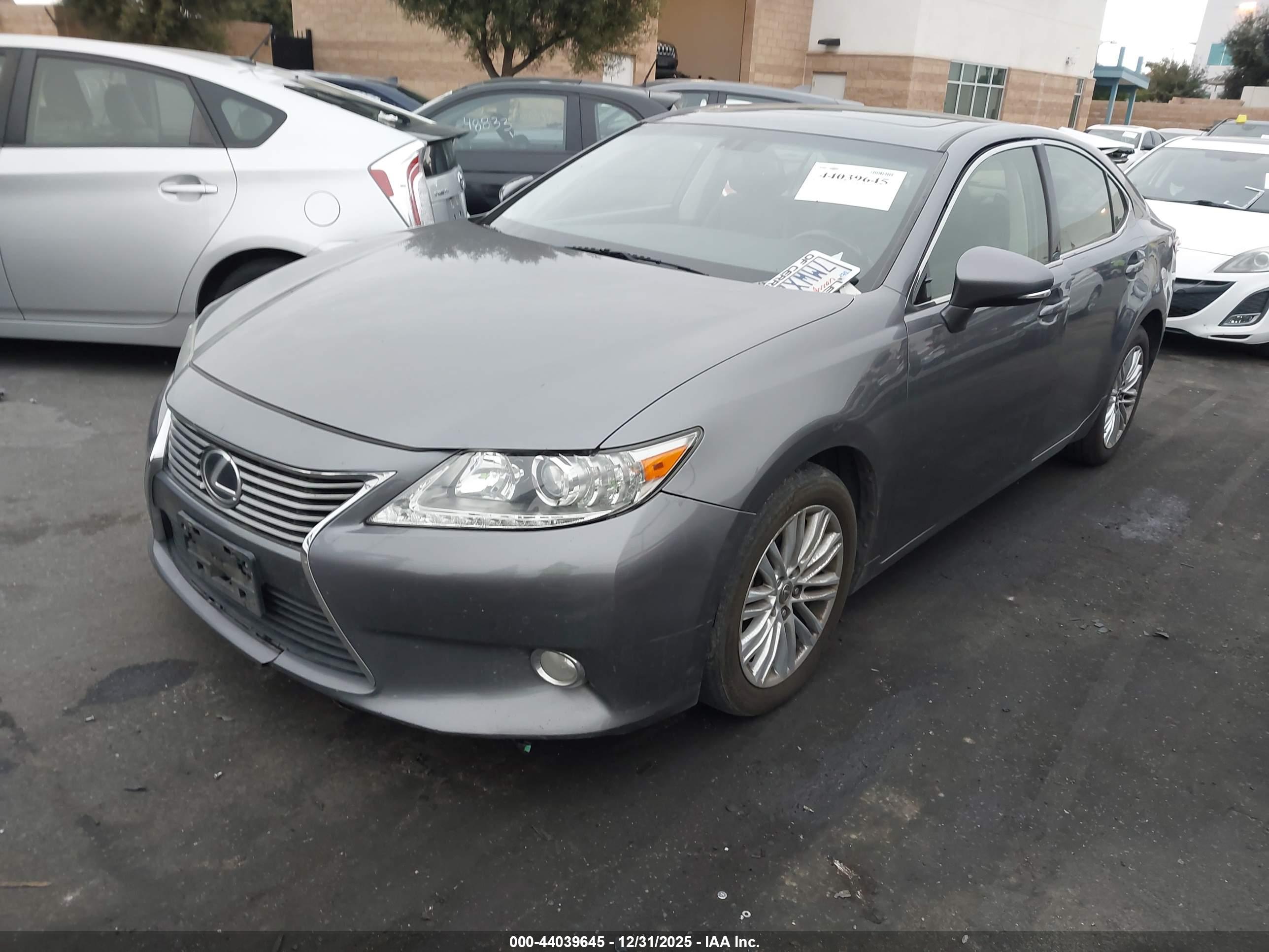 LEXUS ES image 2