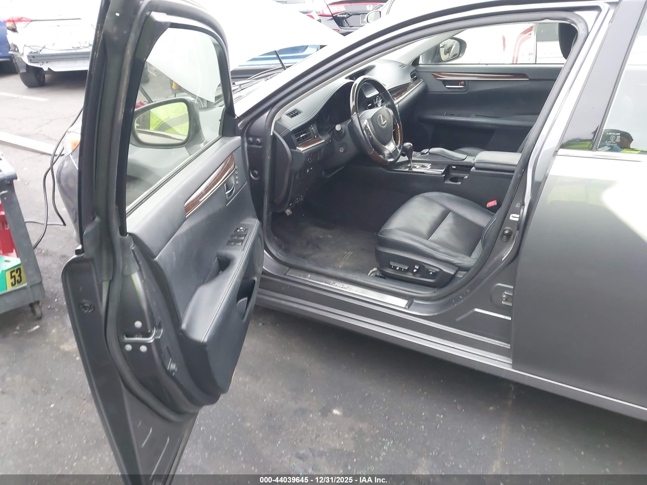 LEXUS ES image 5