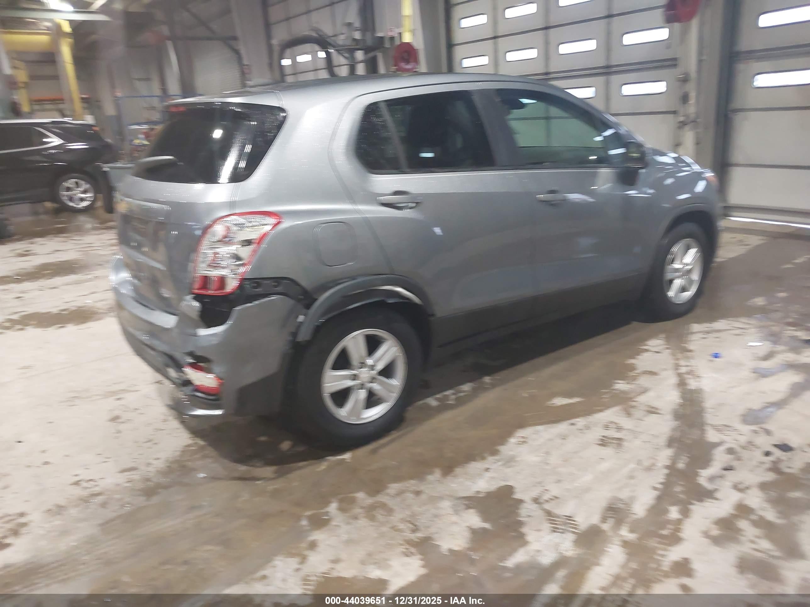 CHEVROLET TRAX image 4