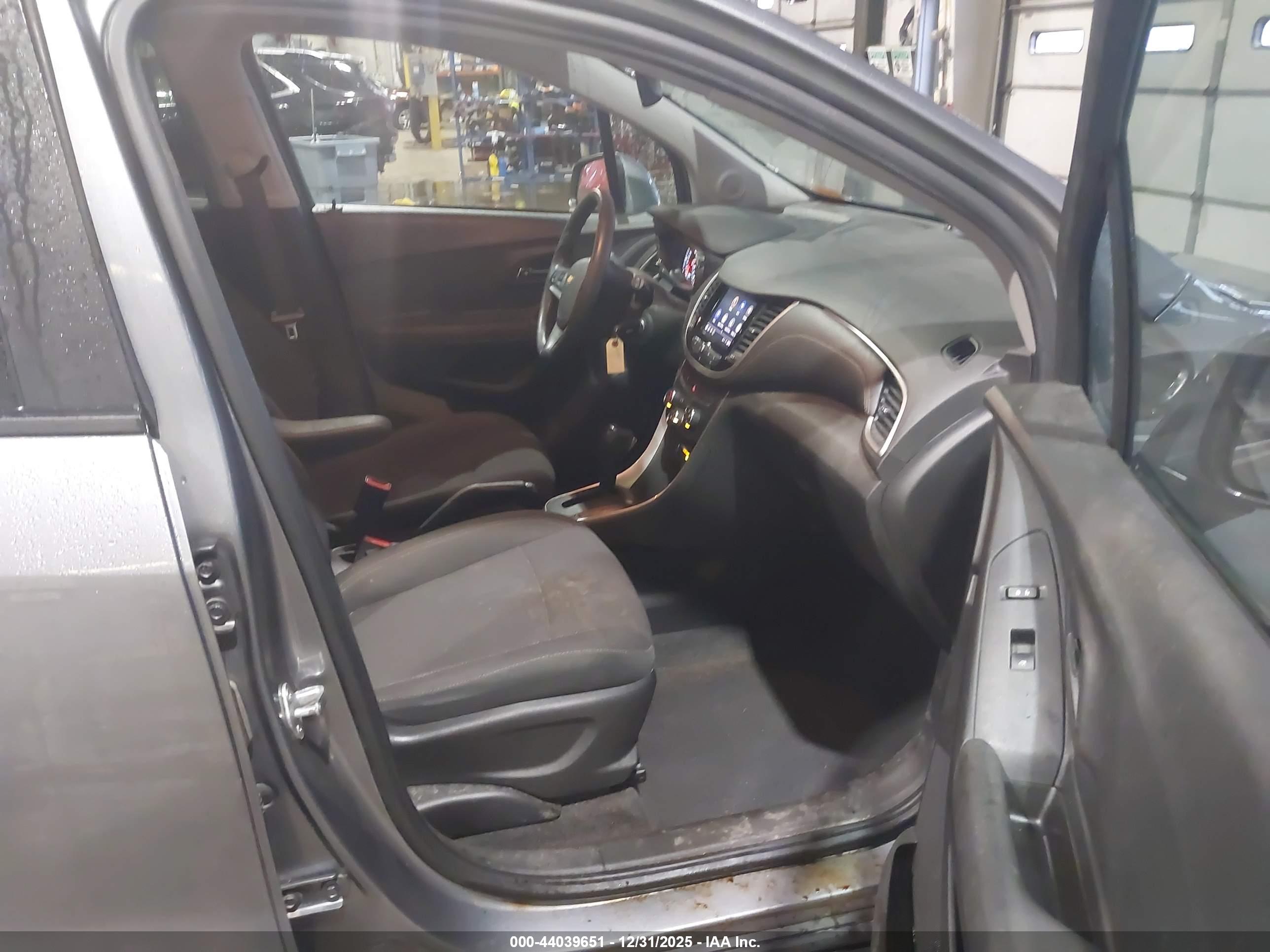 CHEVROLET TRAX image 5