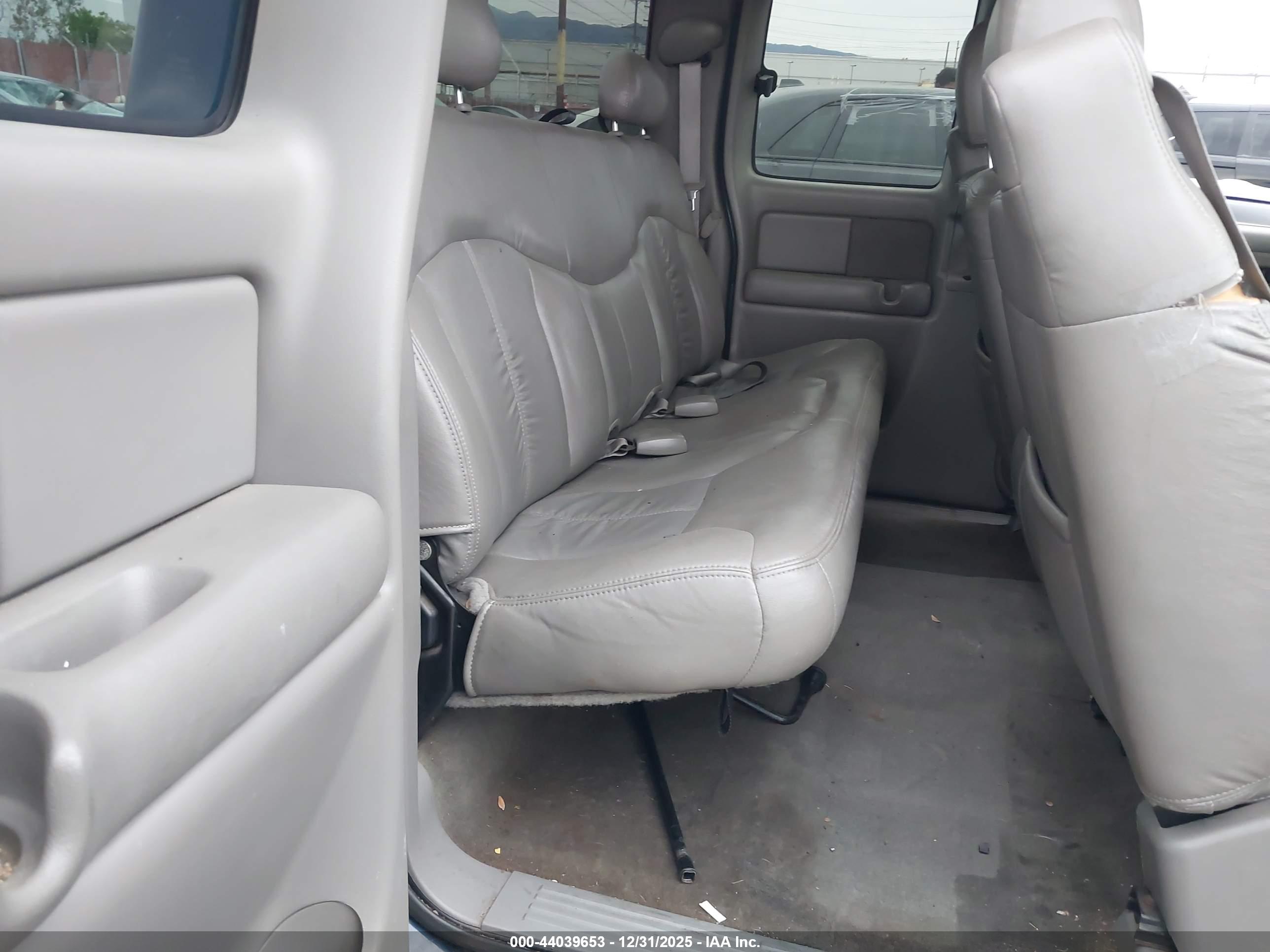 CHEVROLET SILVERADO image 8