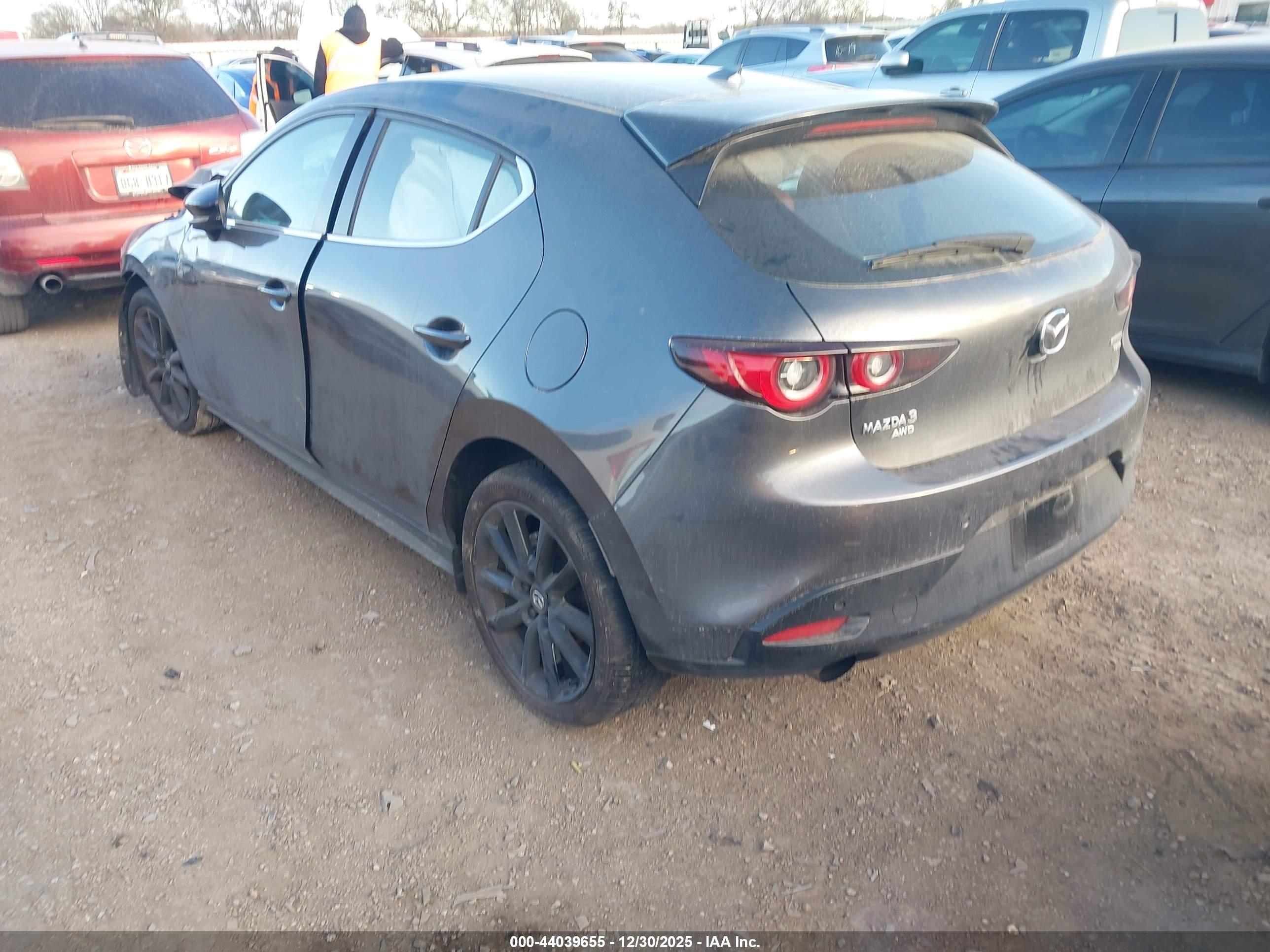 MAZDA MAZDA3 image 3