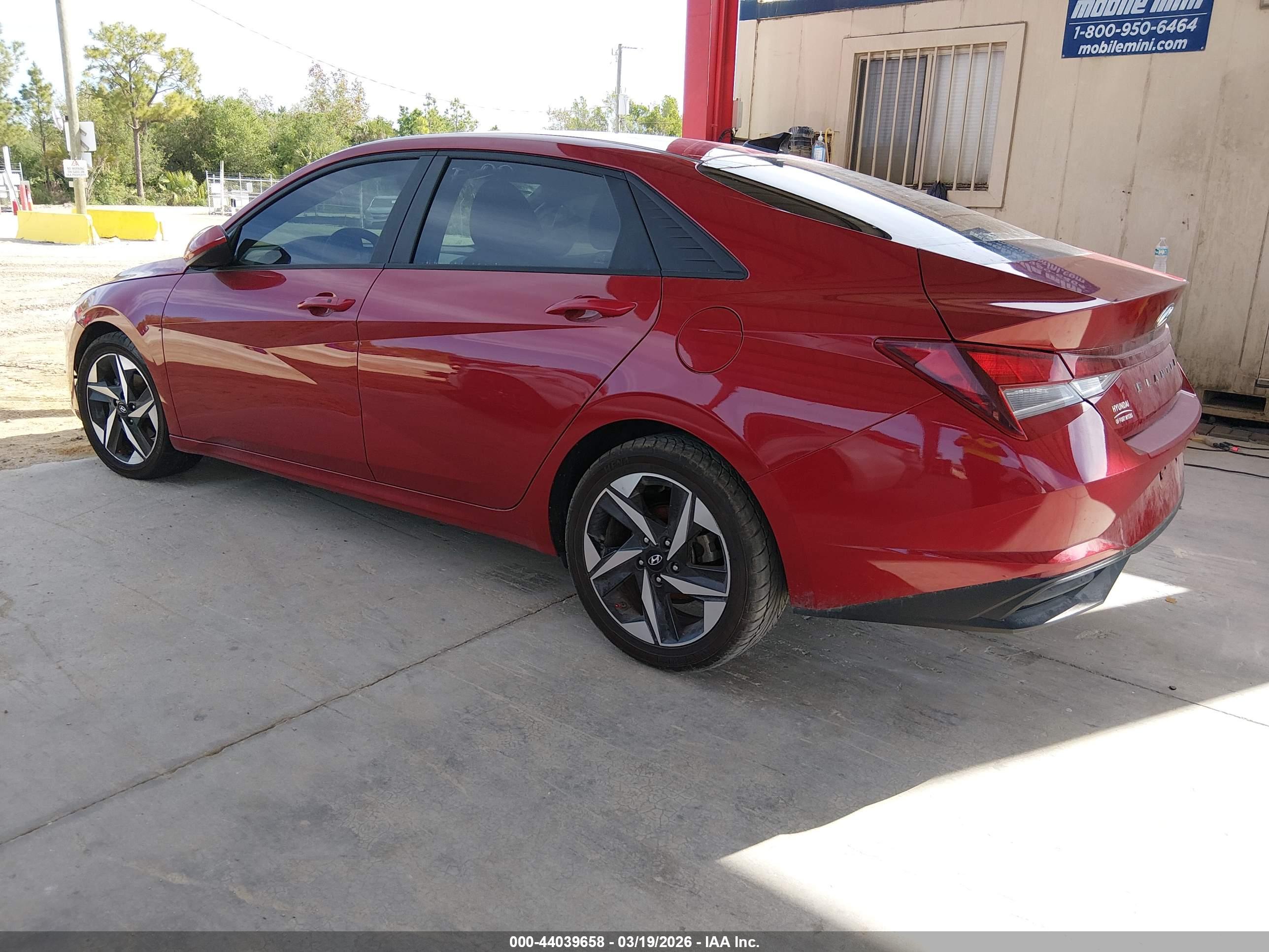 HYUNDAI ELANTRA image 3