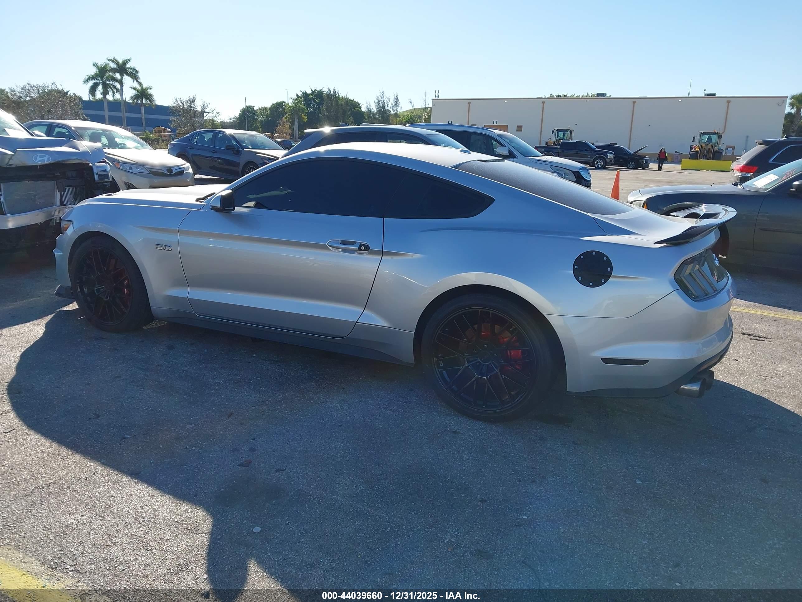 FORD MUSTANG image 3
