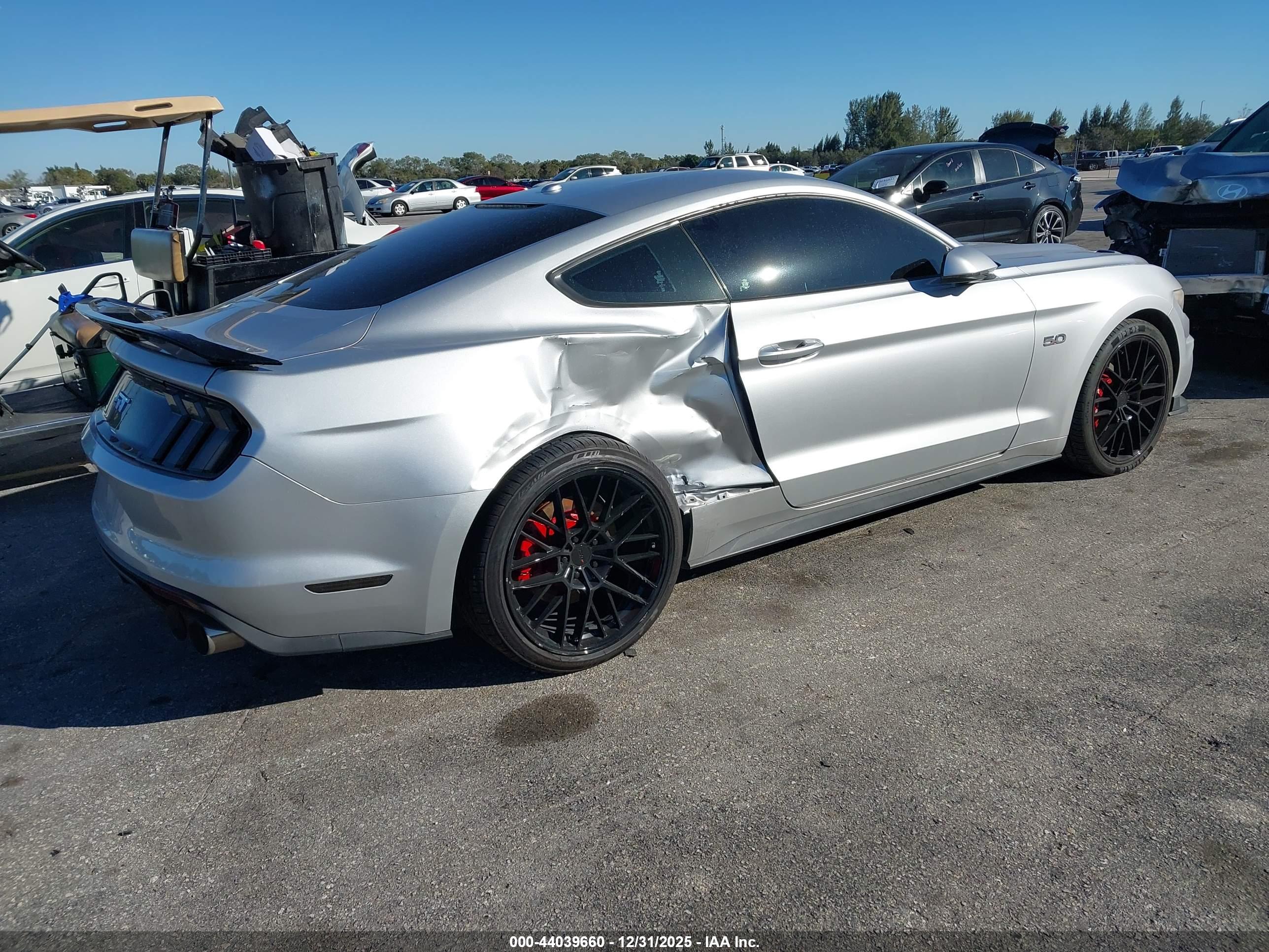 FORD MUSTANG image 4