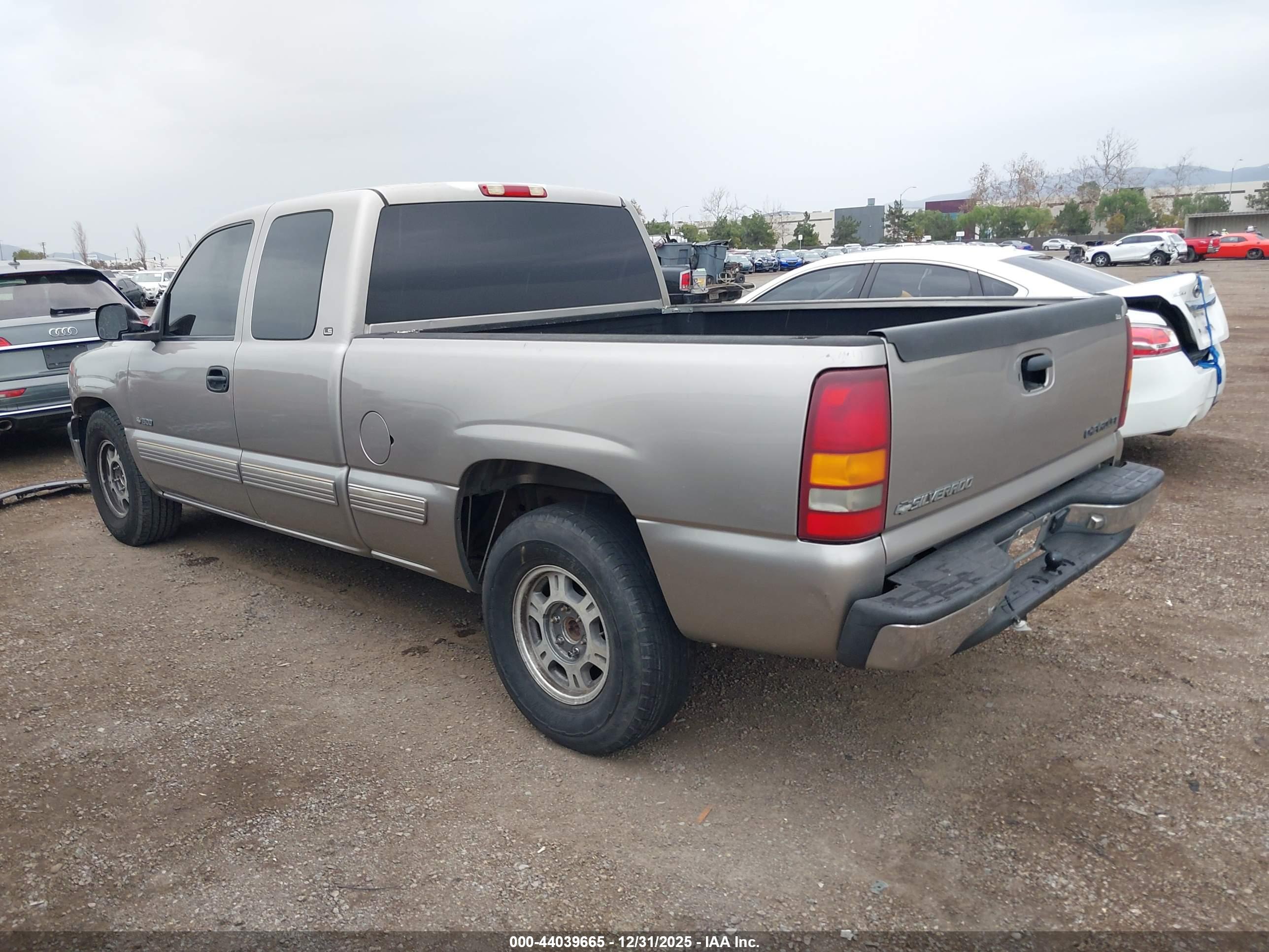 CHEVROLET SILVERADO image 3