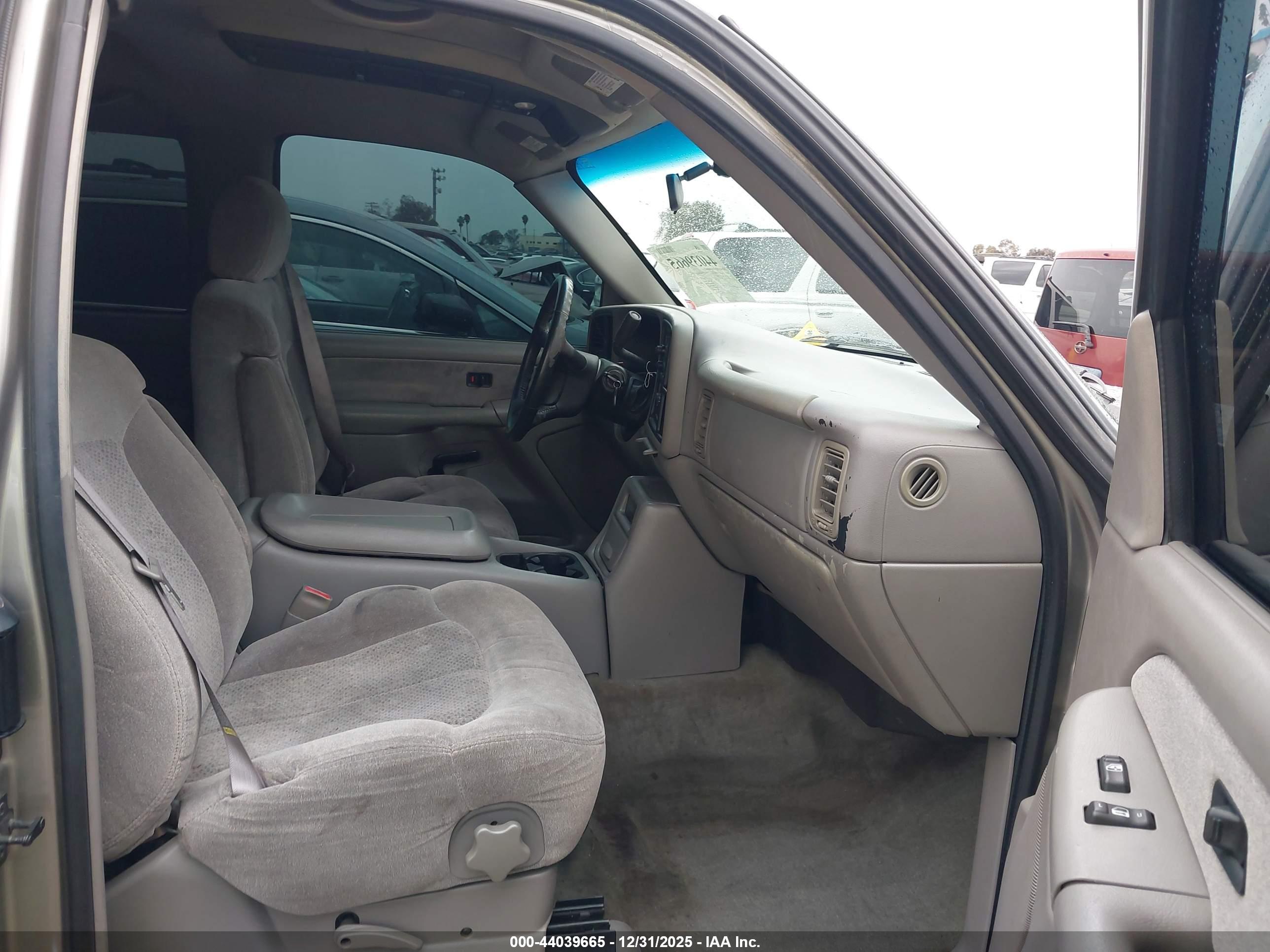 CHEVROLET SILVERADO image 5