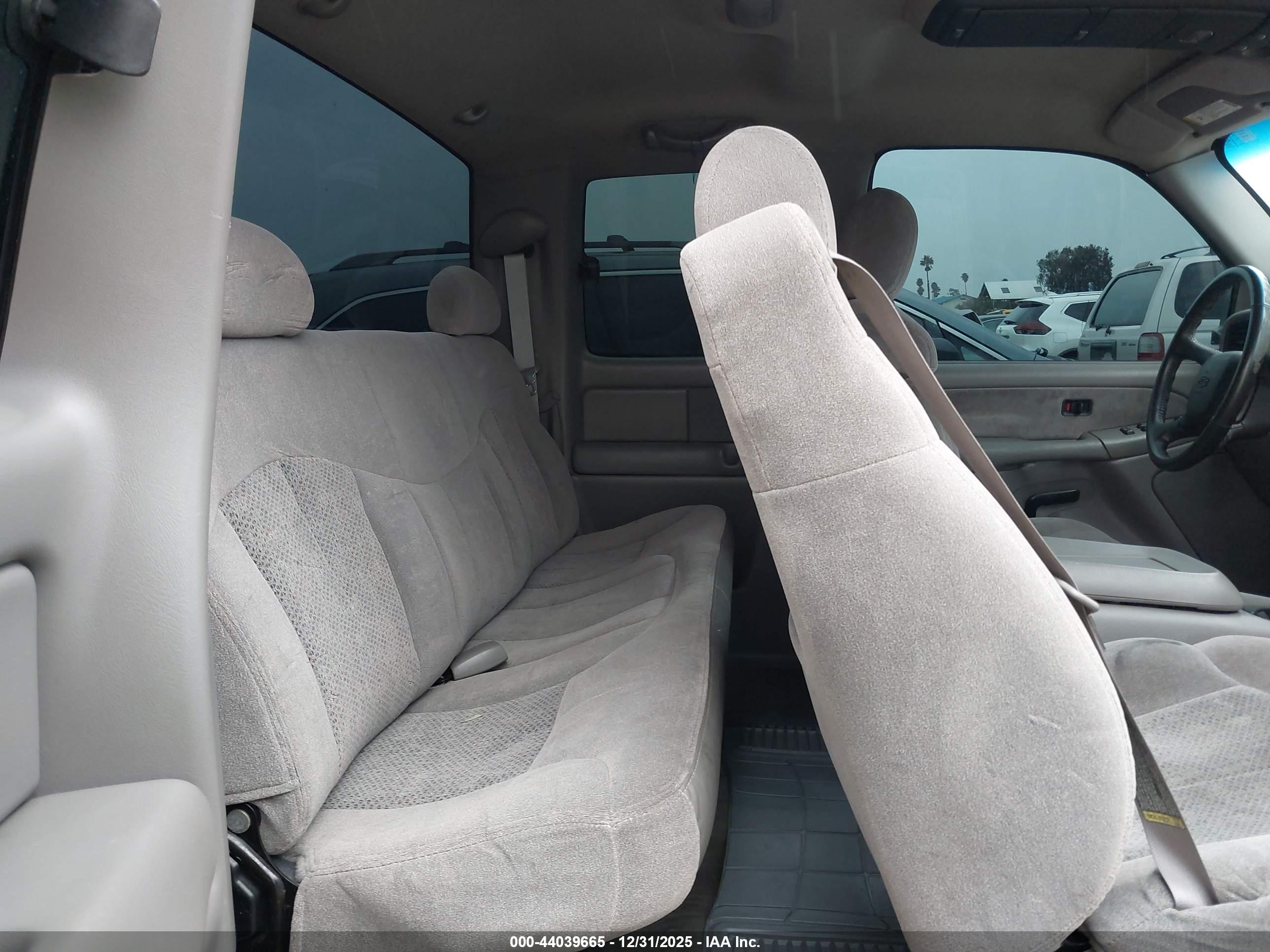 CHEVROLET SILVERADO image 8