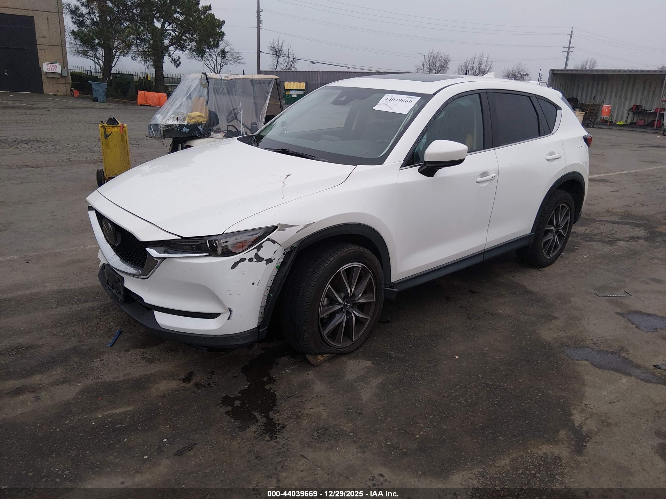 MAZDA CX-5 image 2