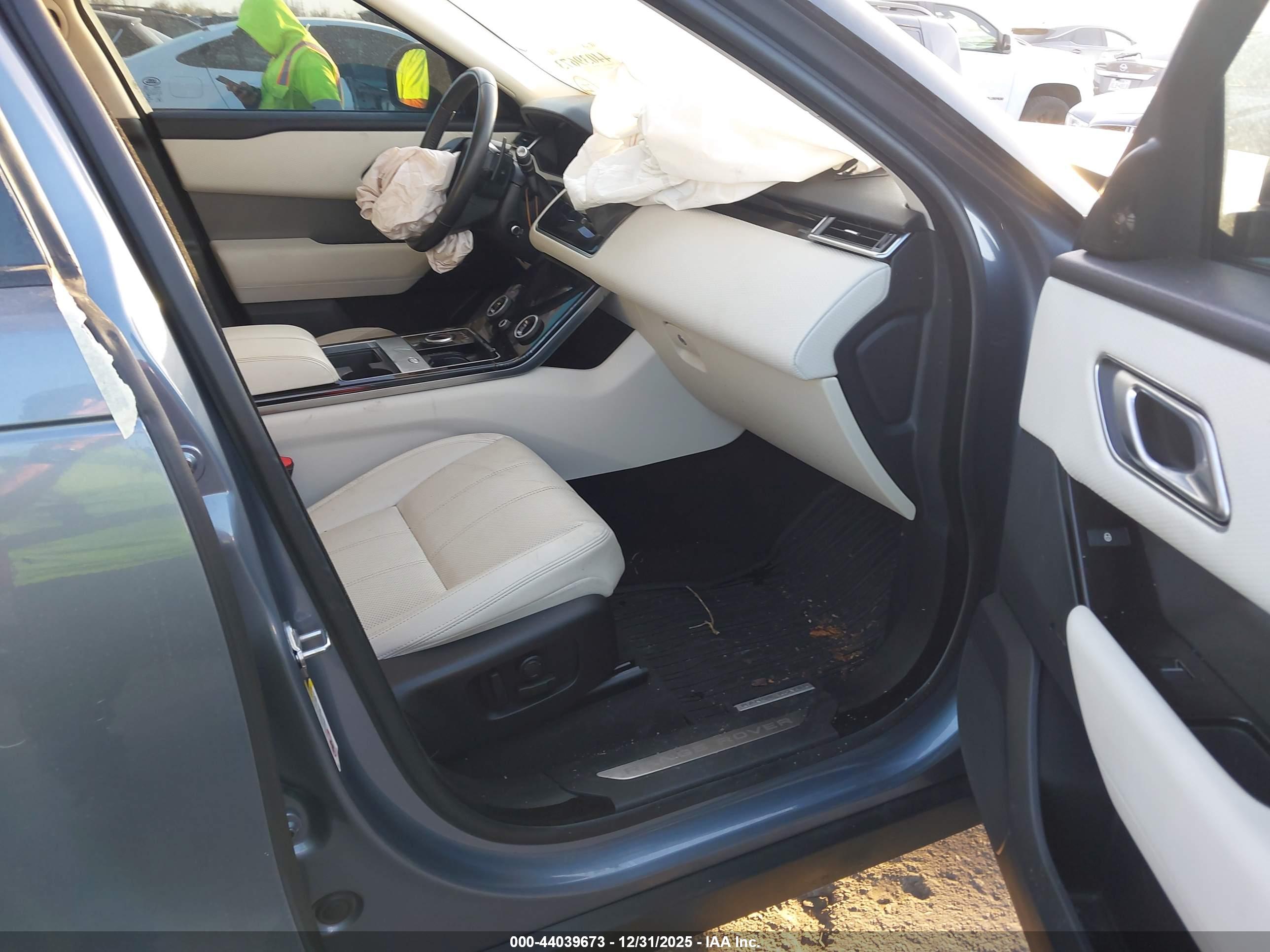 LAND ROVER image 5