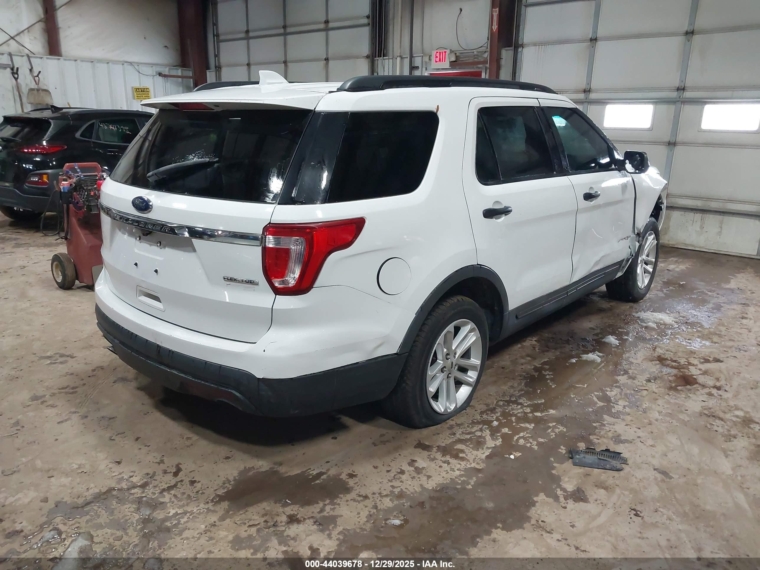FORD EXPLORER image 4