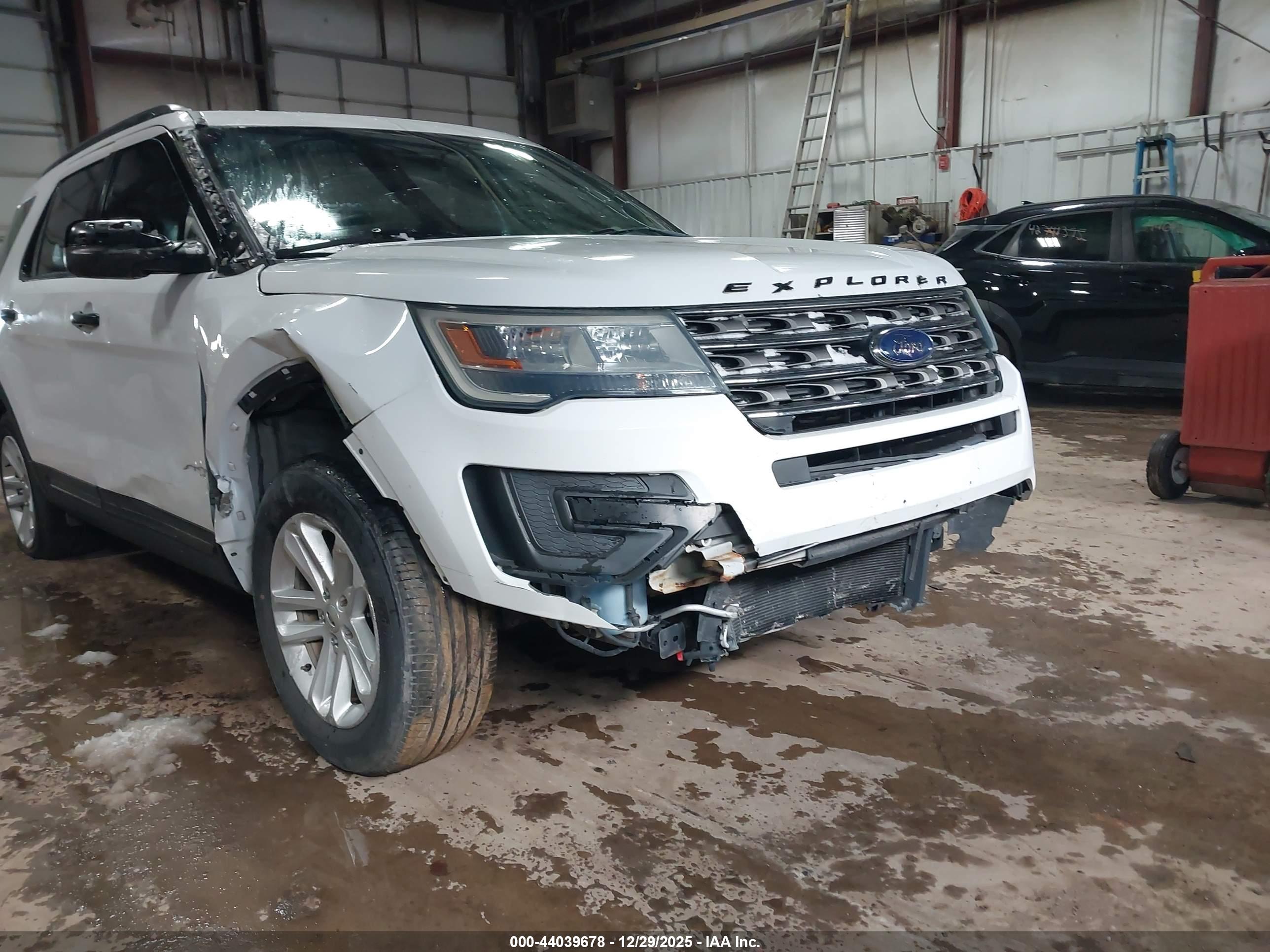 FORD EXPLORER image 6