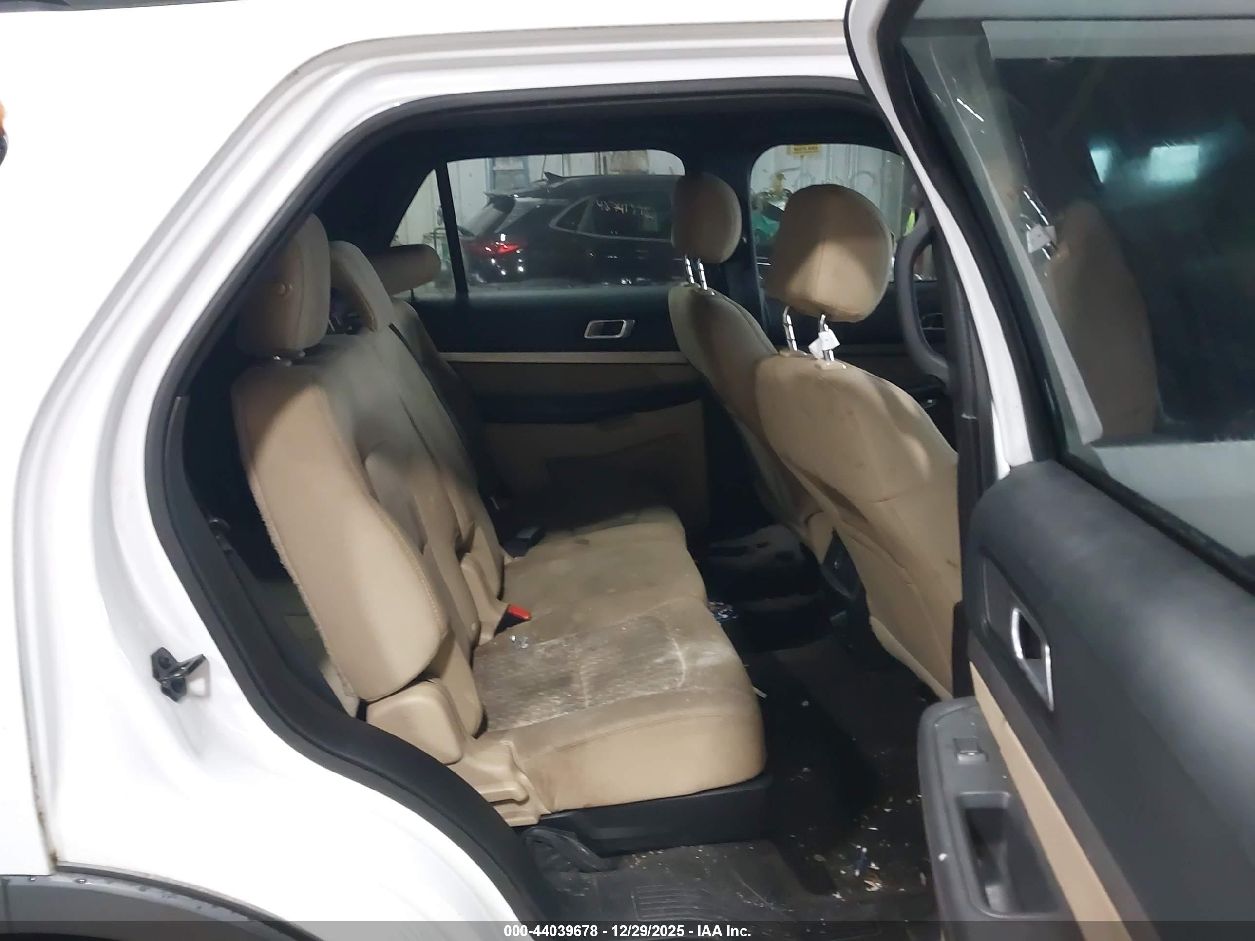 FORD EXPLORER image 8