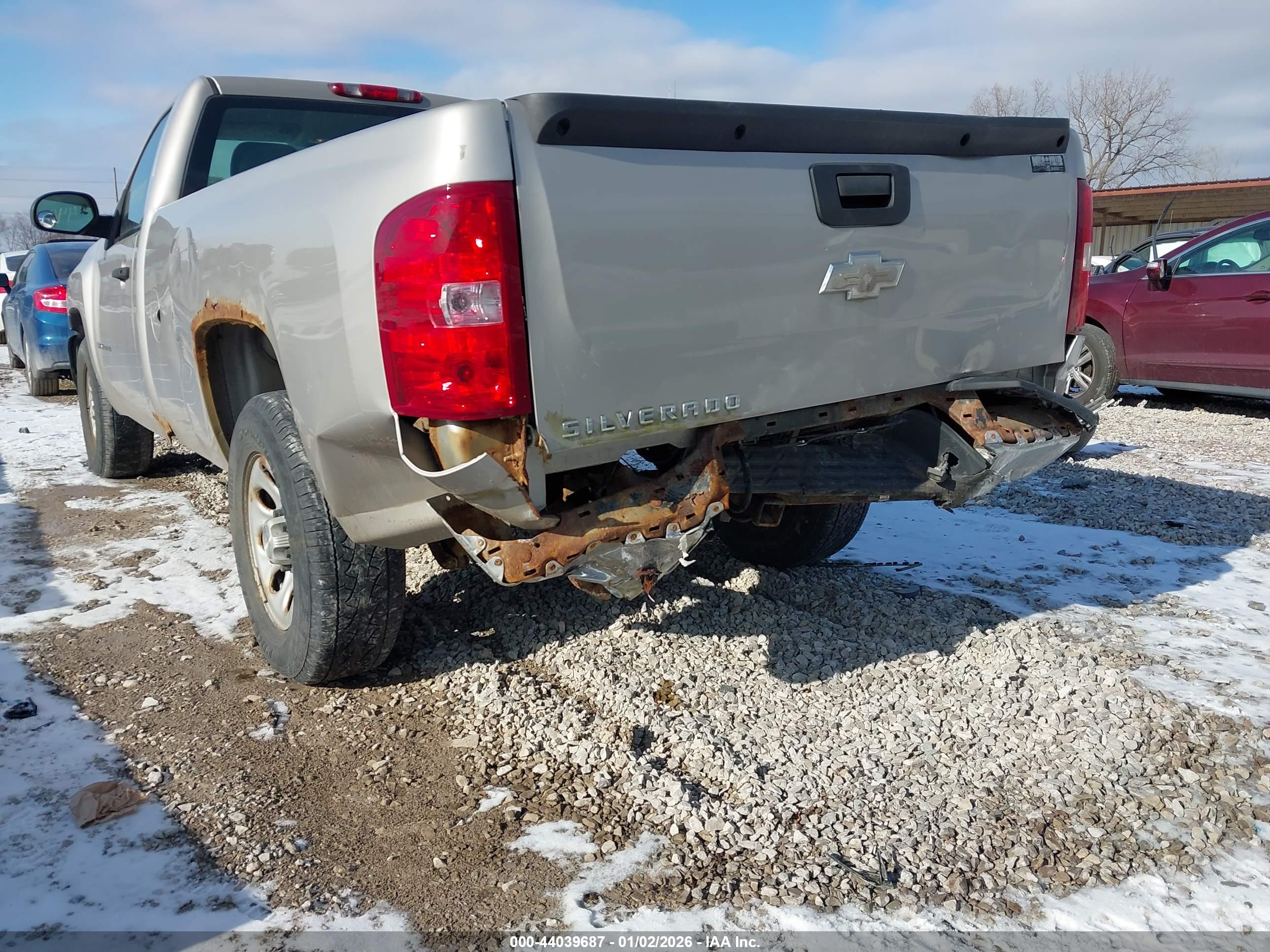 CHEVROLET SILVERADO image 6