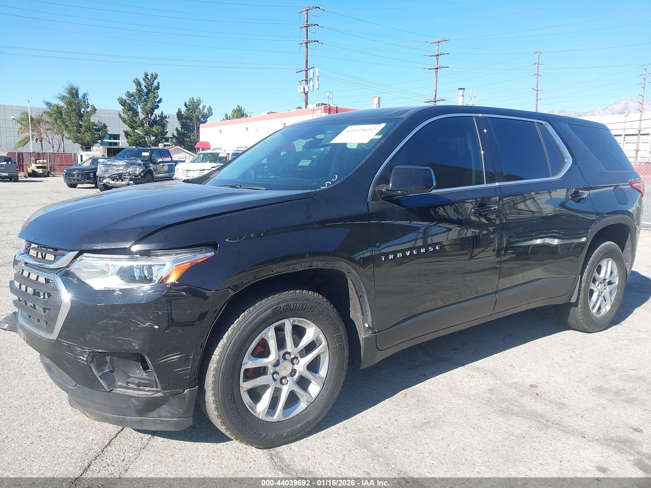 CHEVROLET TRAVERSE image 2