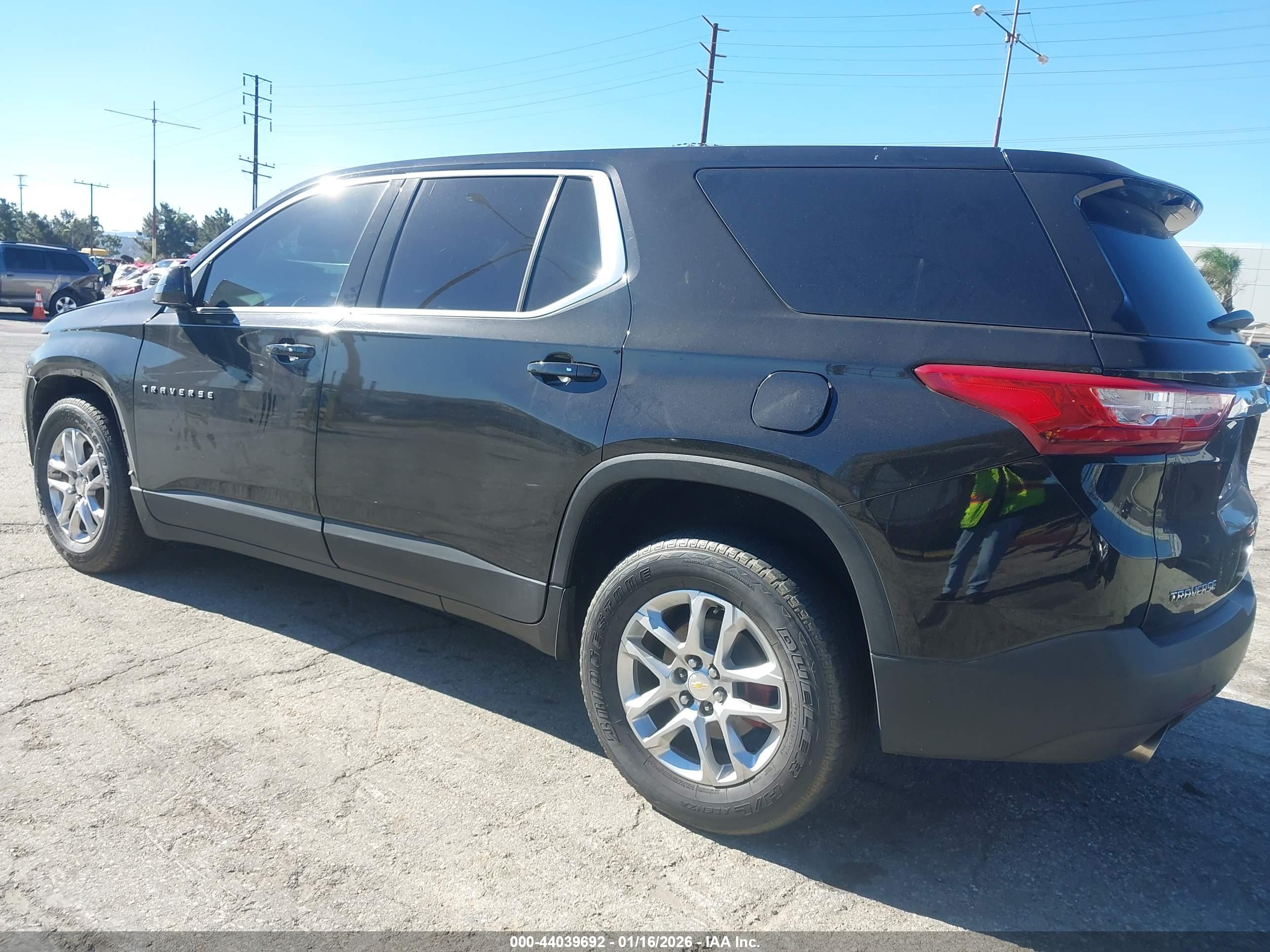 CHEVROLET TRAVERSE image 3
