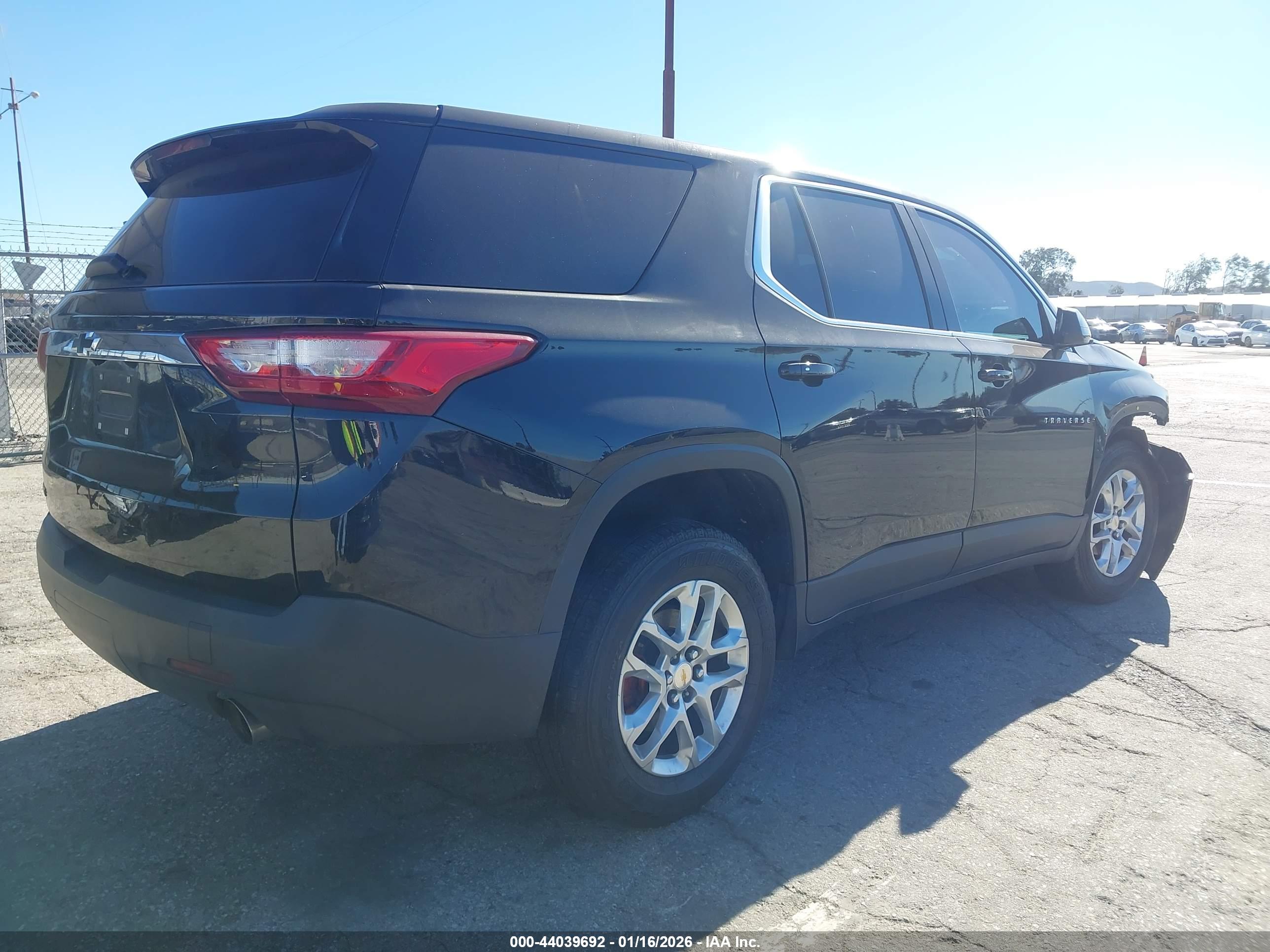 CHEVROLET TRAVERSE image 4