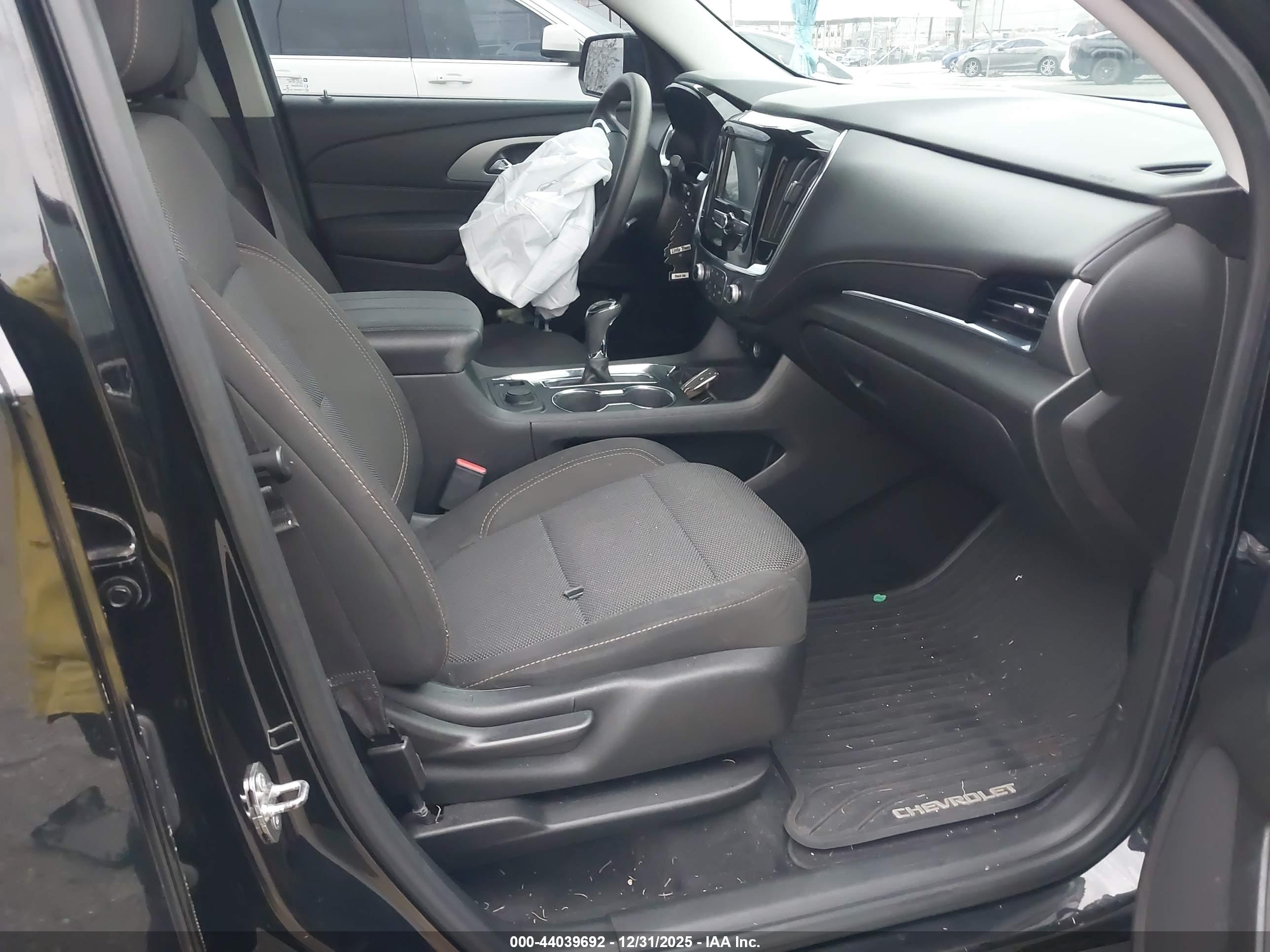 CHEVROLET TRAVERSE image 5