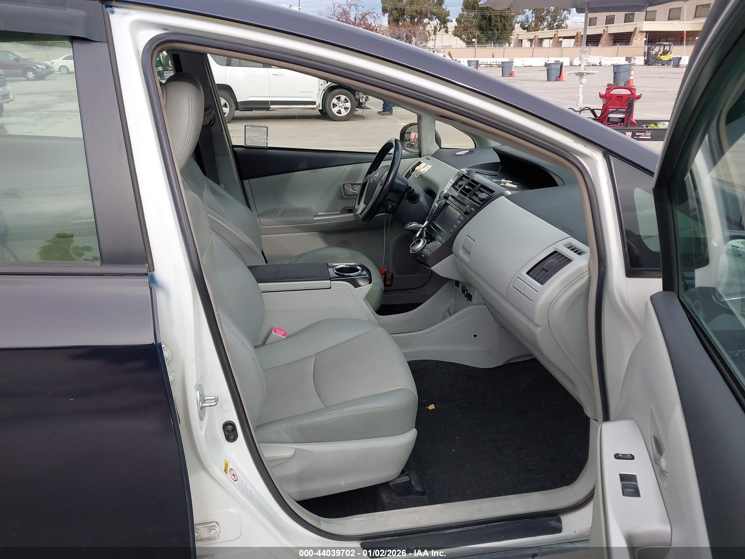 TOYOTA PRIUS image 5