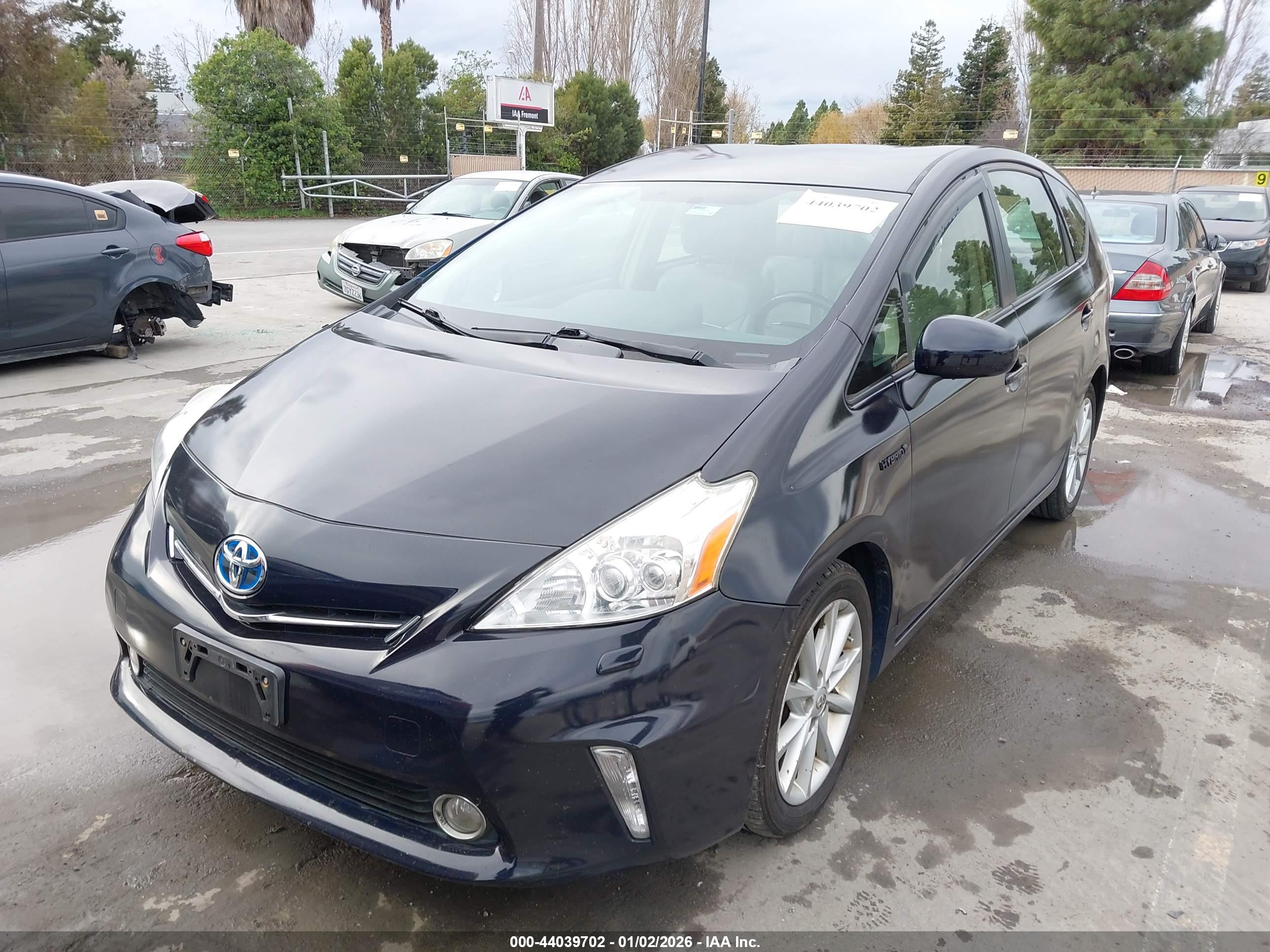 TOYOTA PRIUS image 6
