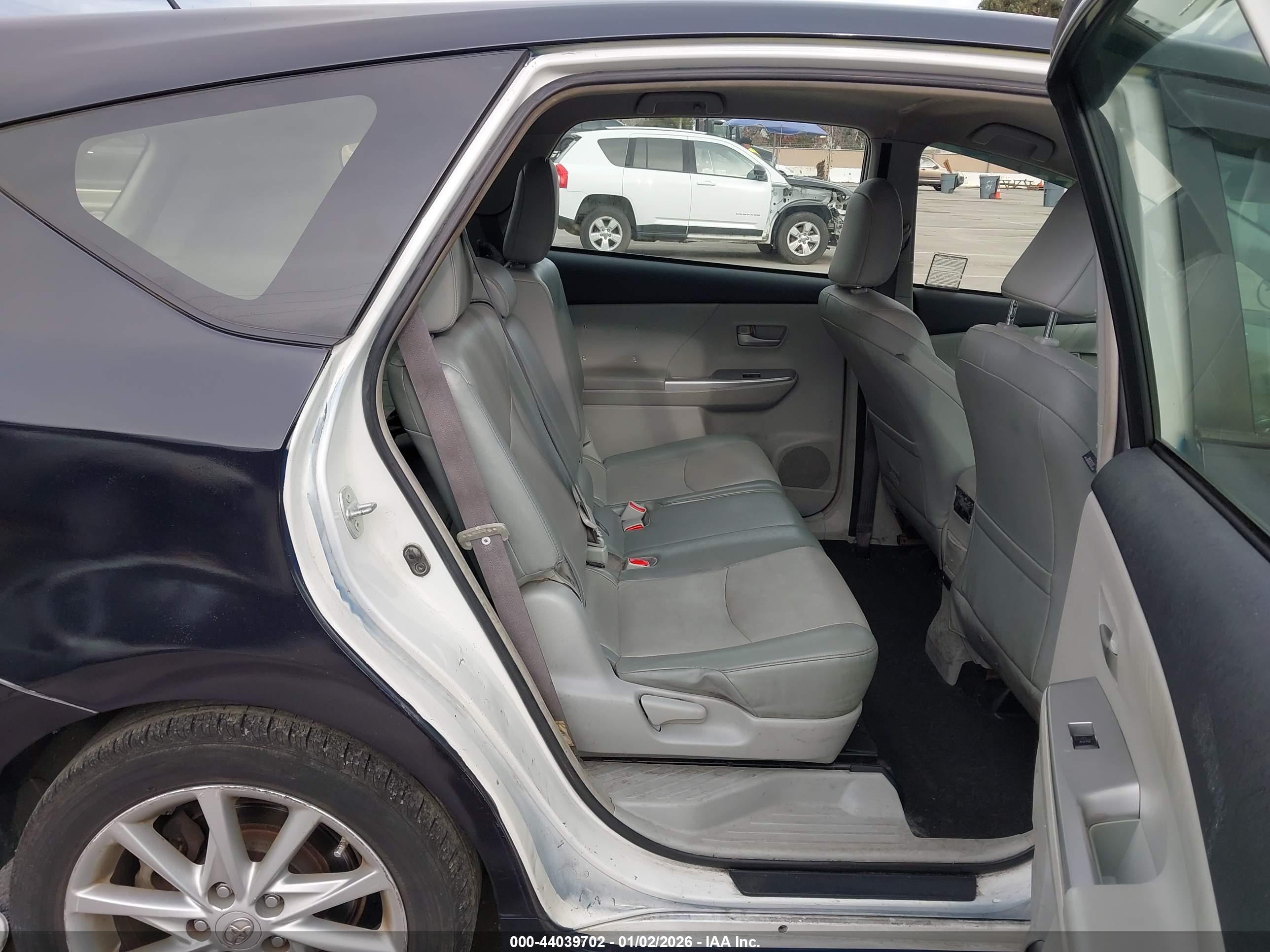 TOYOTA PRIUS image 8