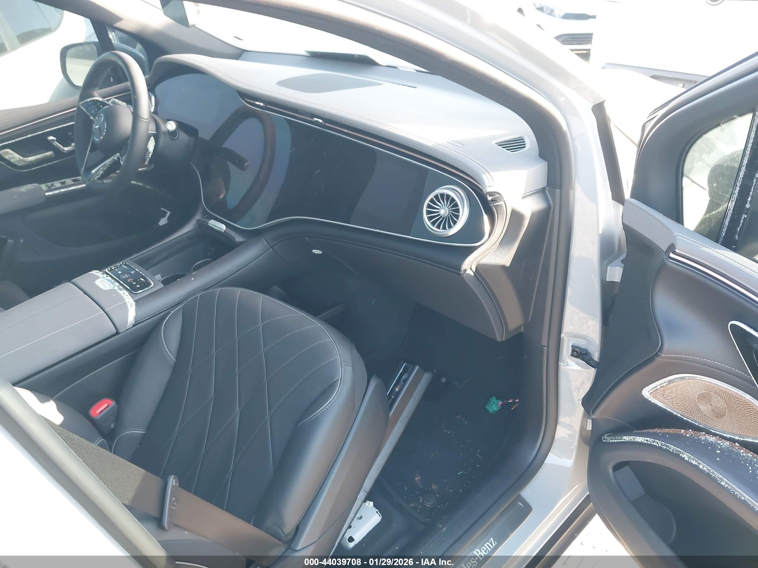 MERCEDES-BENZ EQS image 5