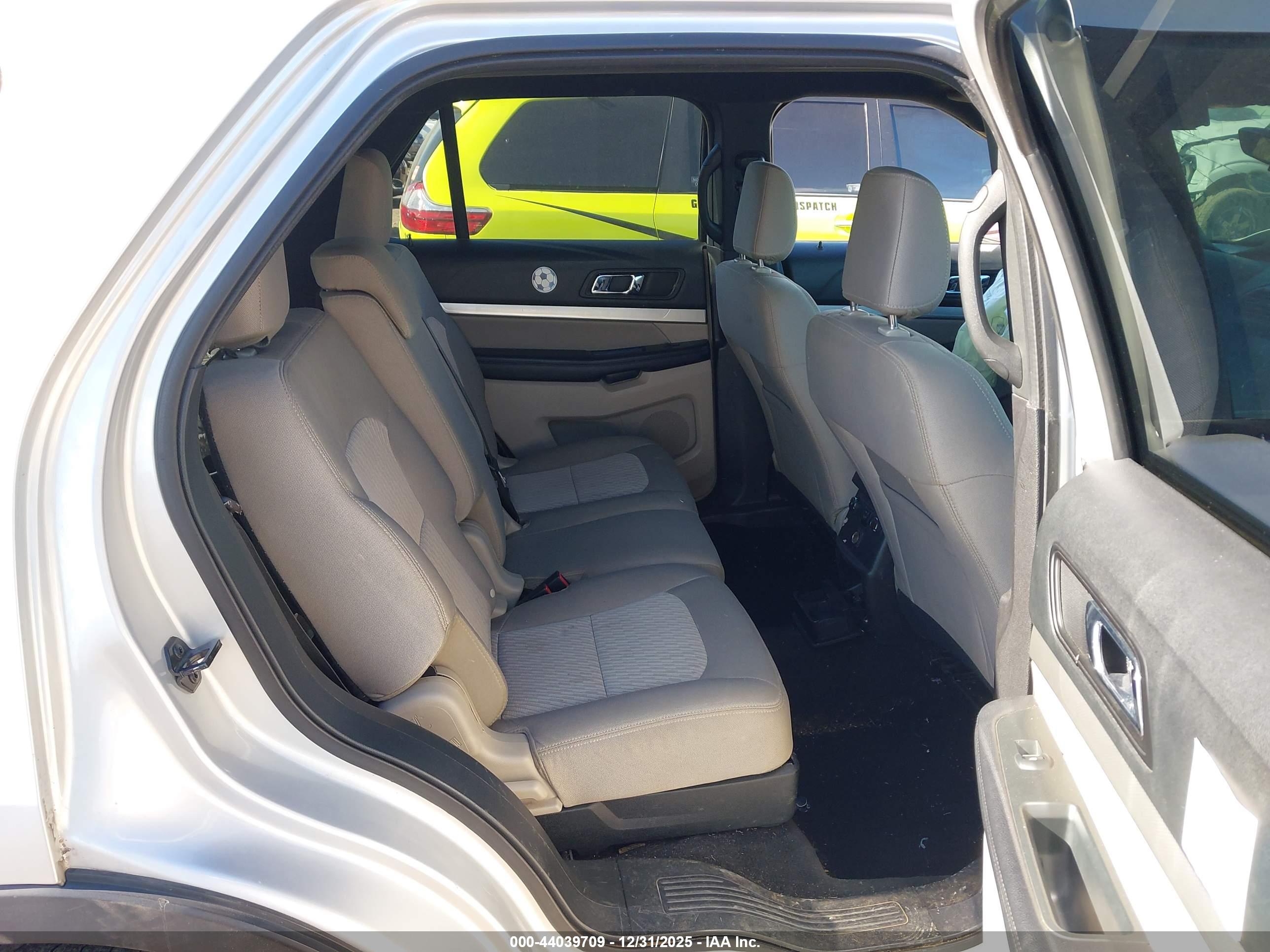 FORD EXPLORER image 8