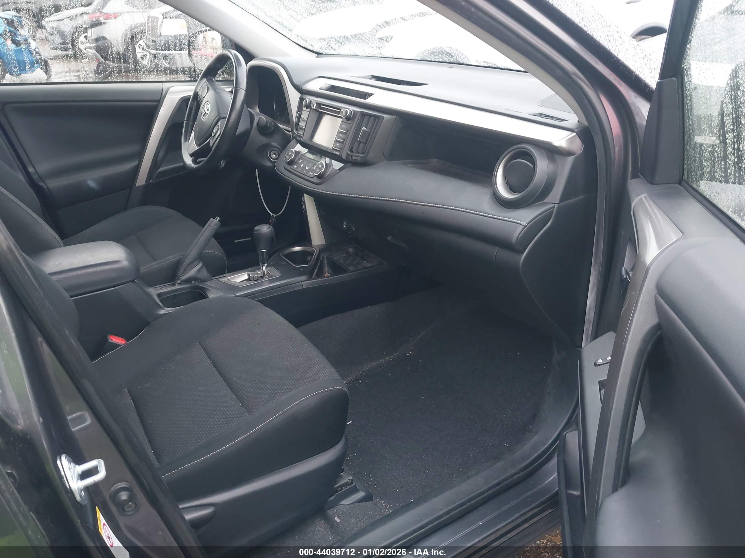TOYOTA RAV4 image 5