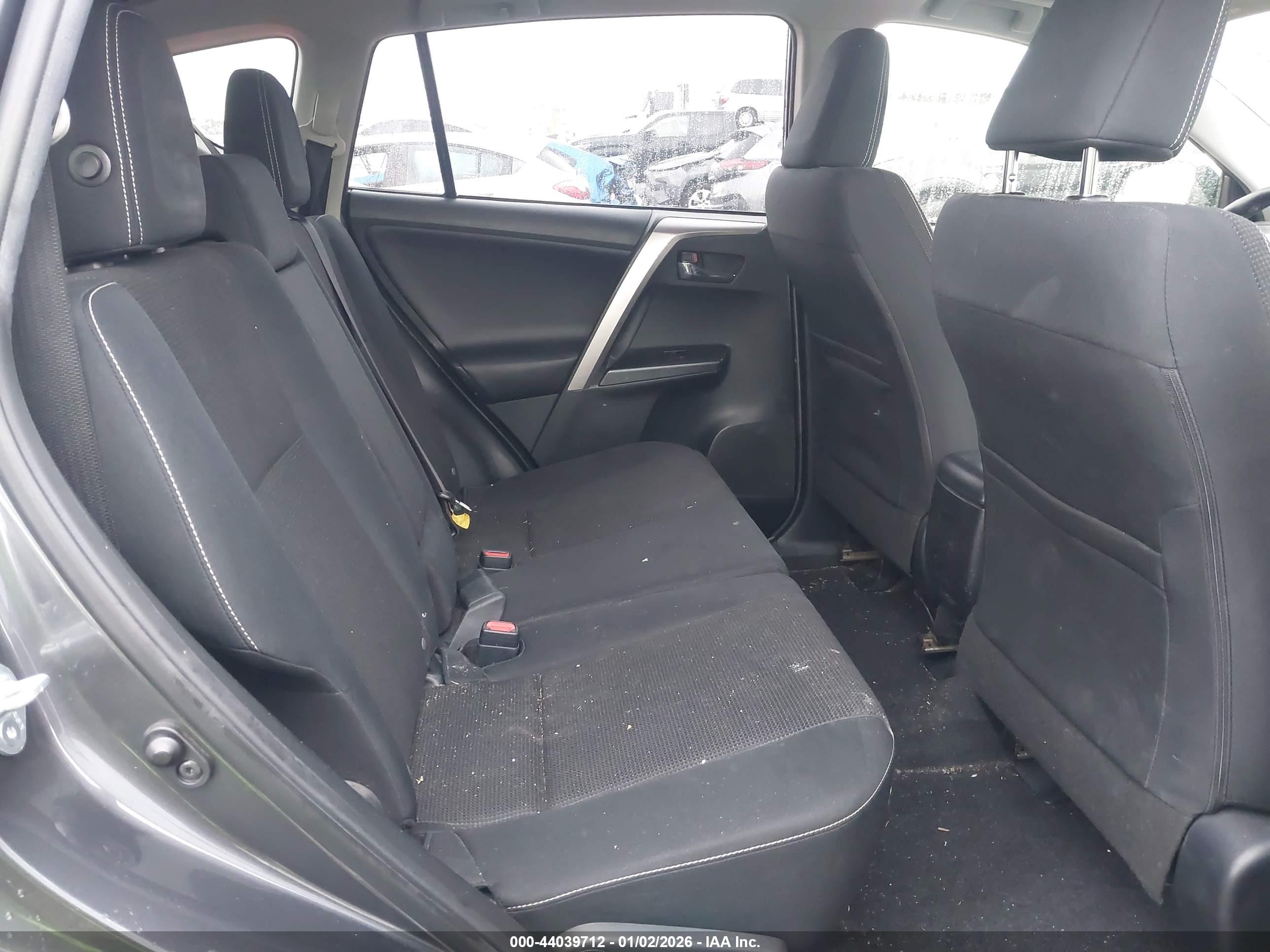 TOYOTA RAV4 image 8
