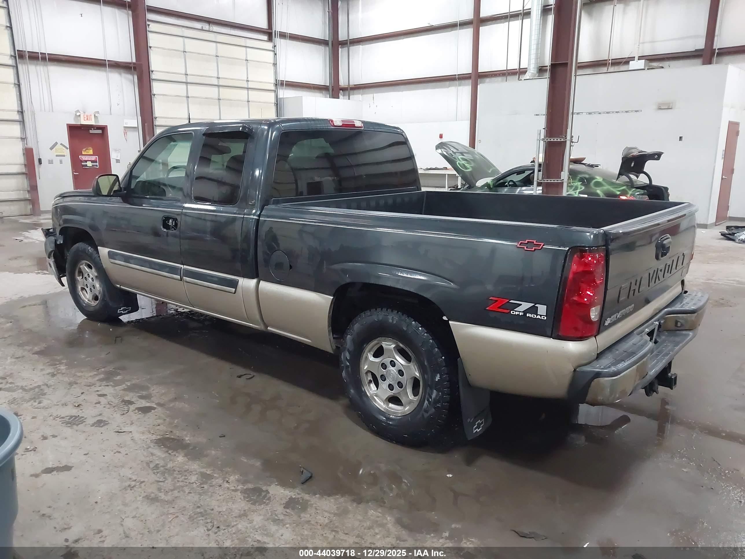 CHEVROLET SILVERADO image 3