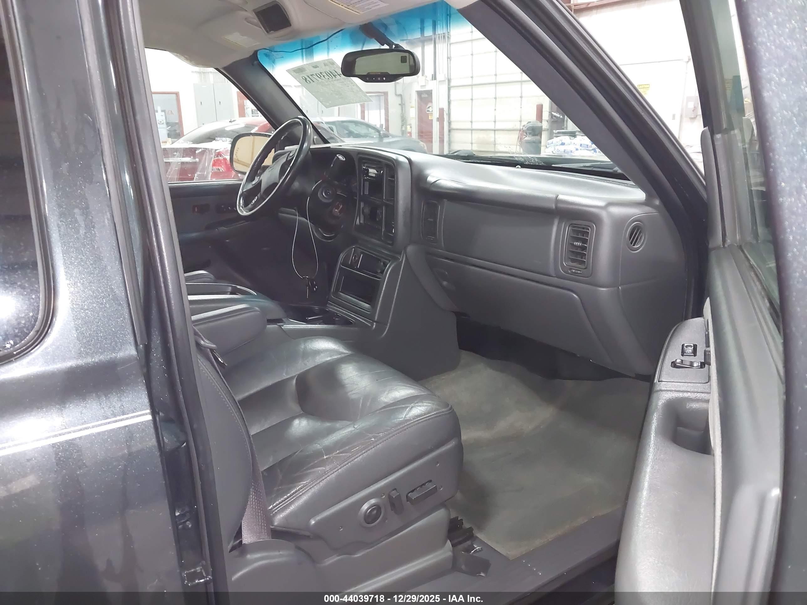 CHEVROLET SILVERADO image 5
