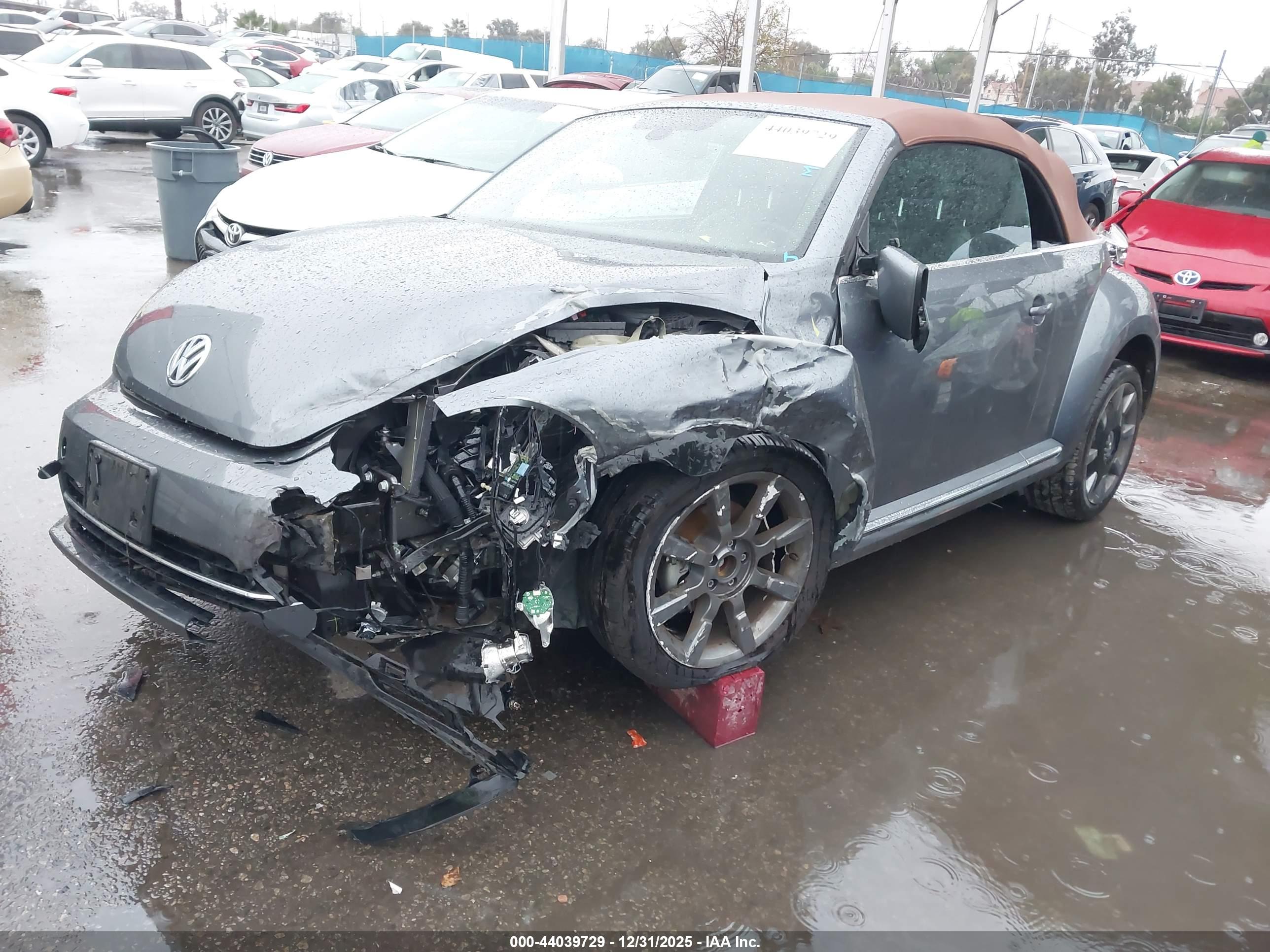 VOLKSWAGEN BEETLE image 2