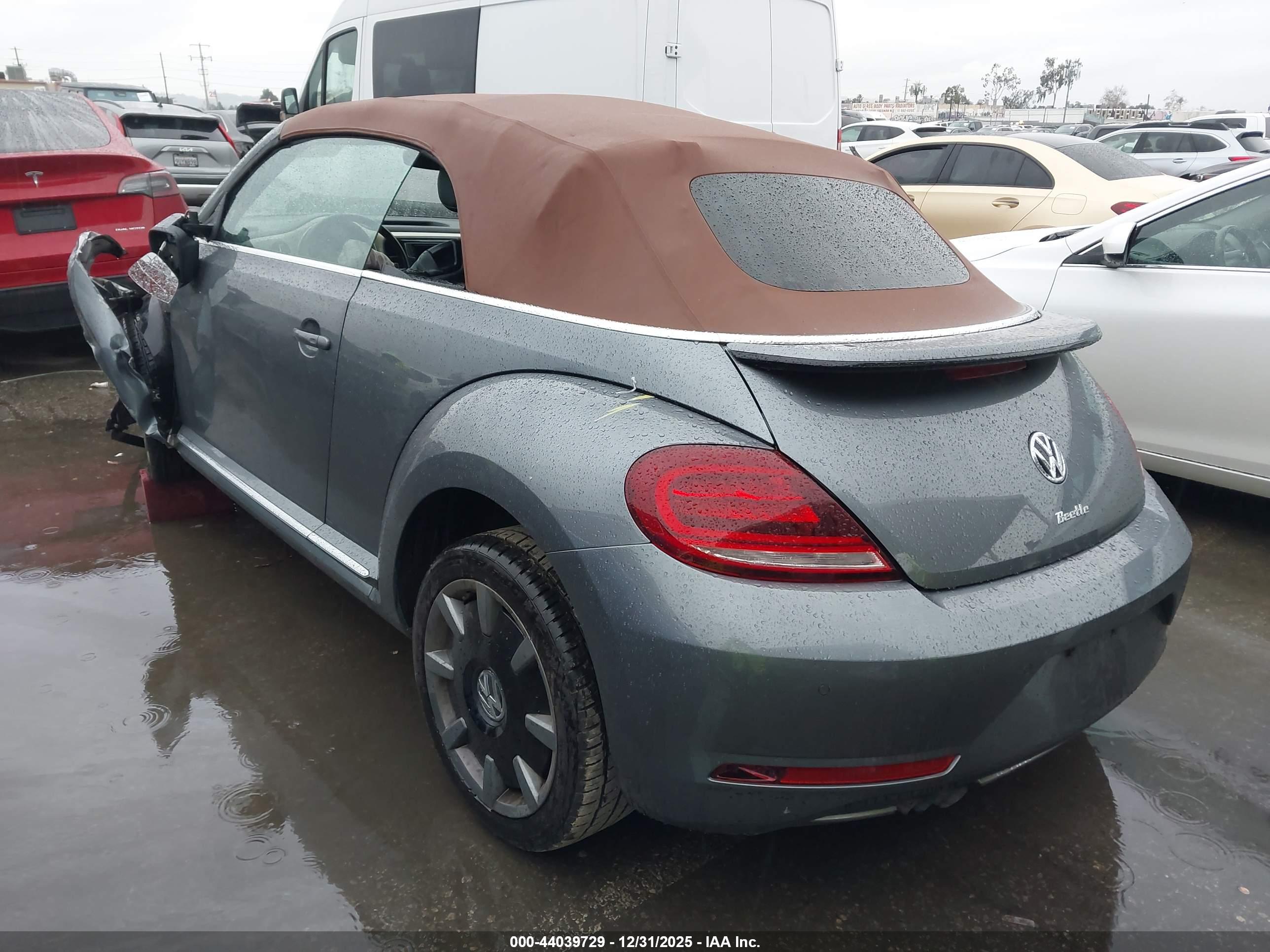 VOLKSWAGEN BEETLE image 3