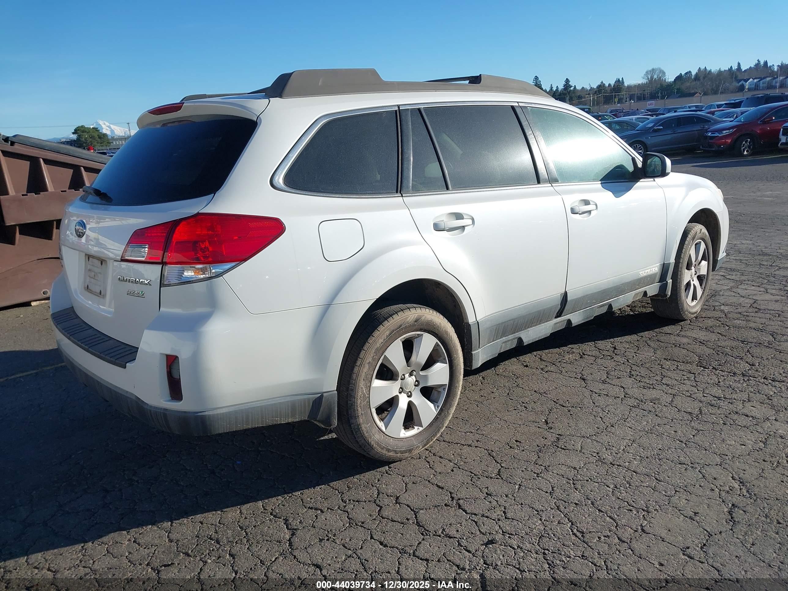SUBARU OUTBACK image 4