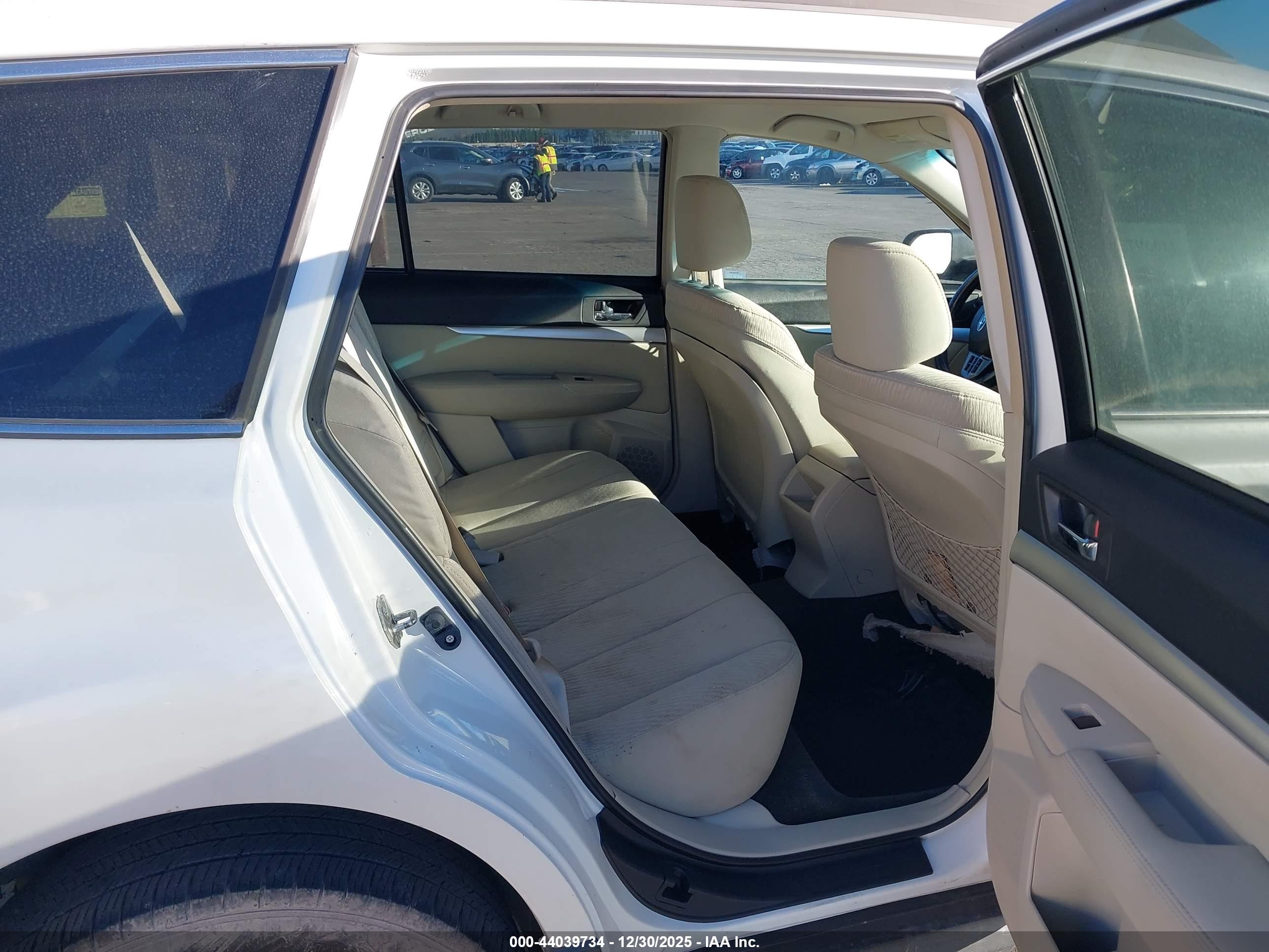 SUBARU OUTBACK image 8