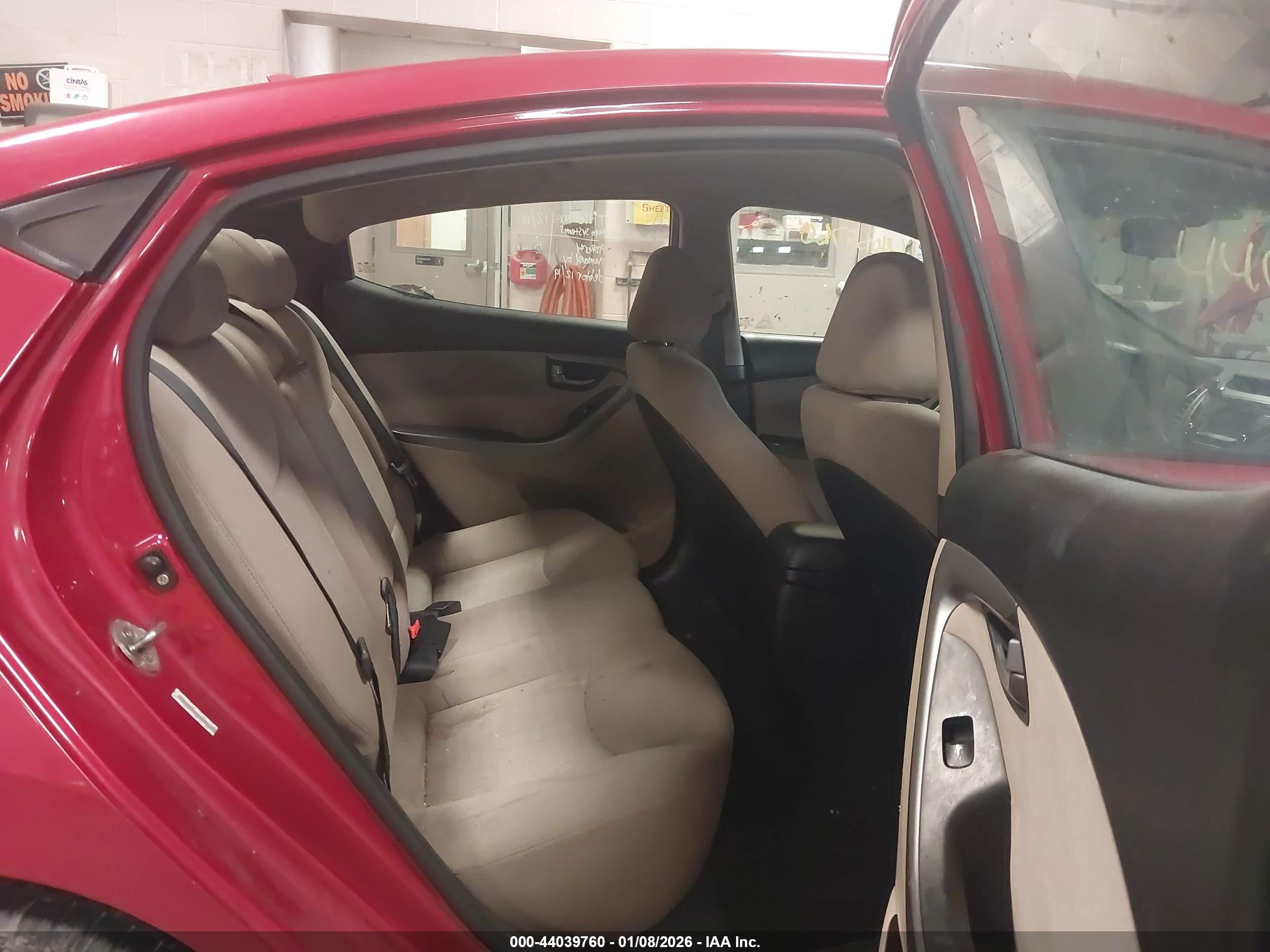 HYUNDAI ELANTRA image 8