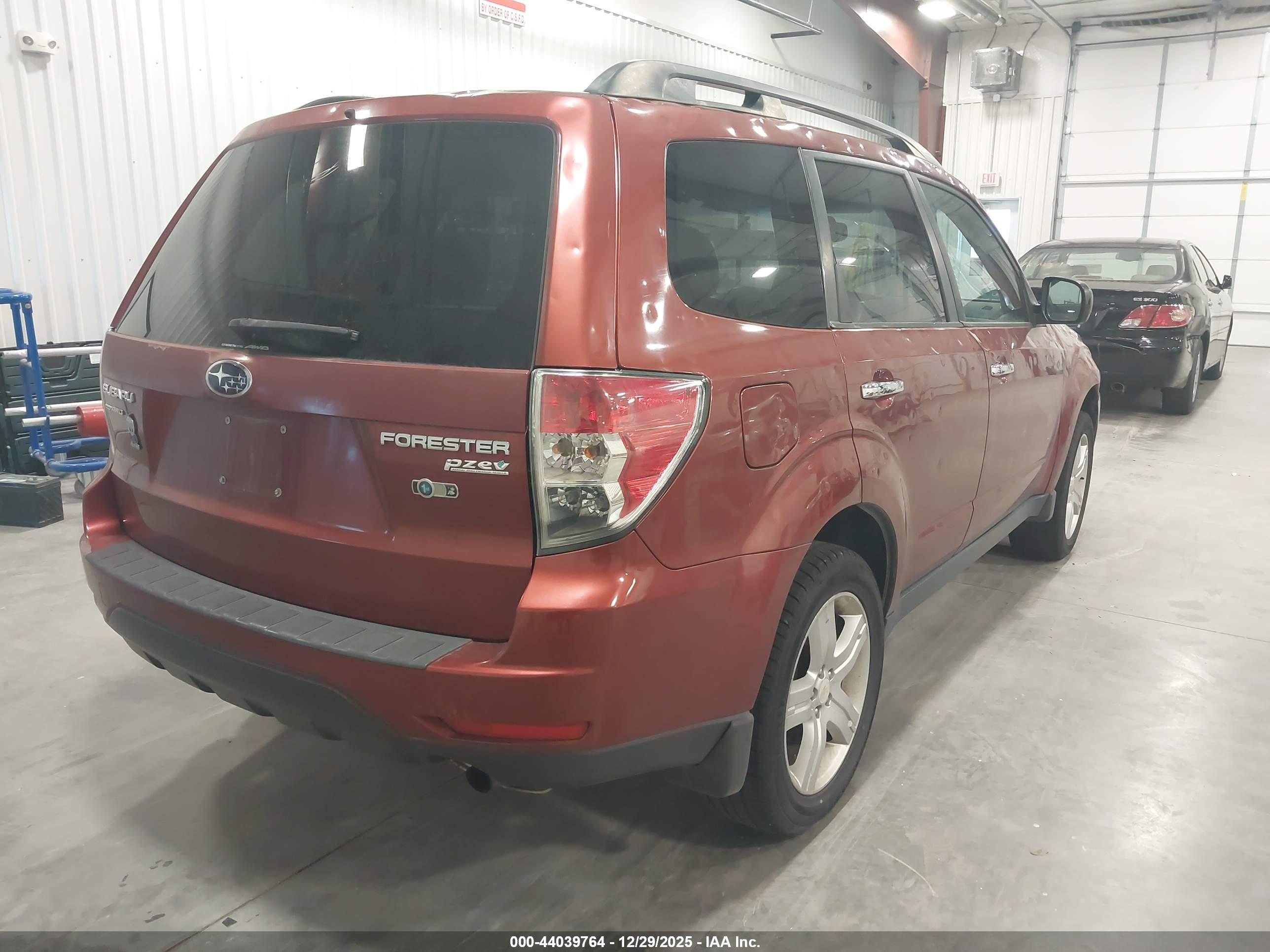 SUBARU FORESTER image 4