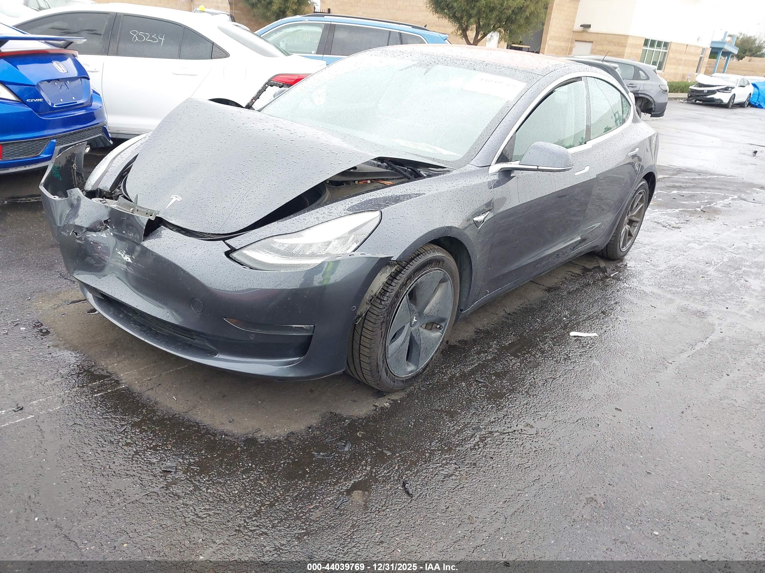 TESLA MODEL image 2