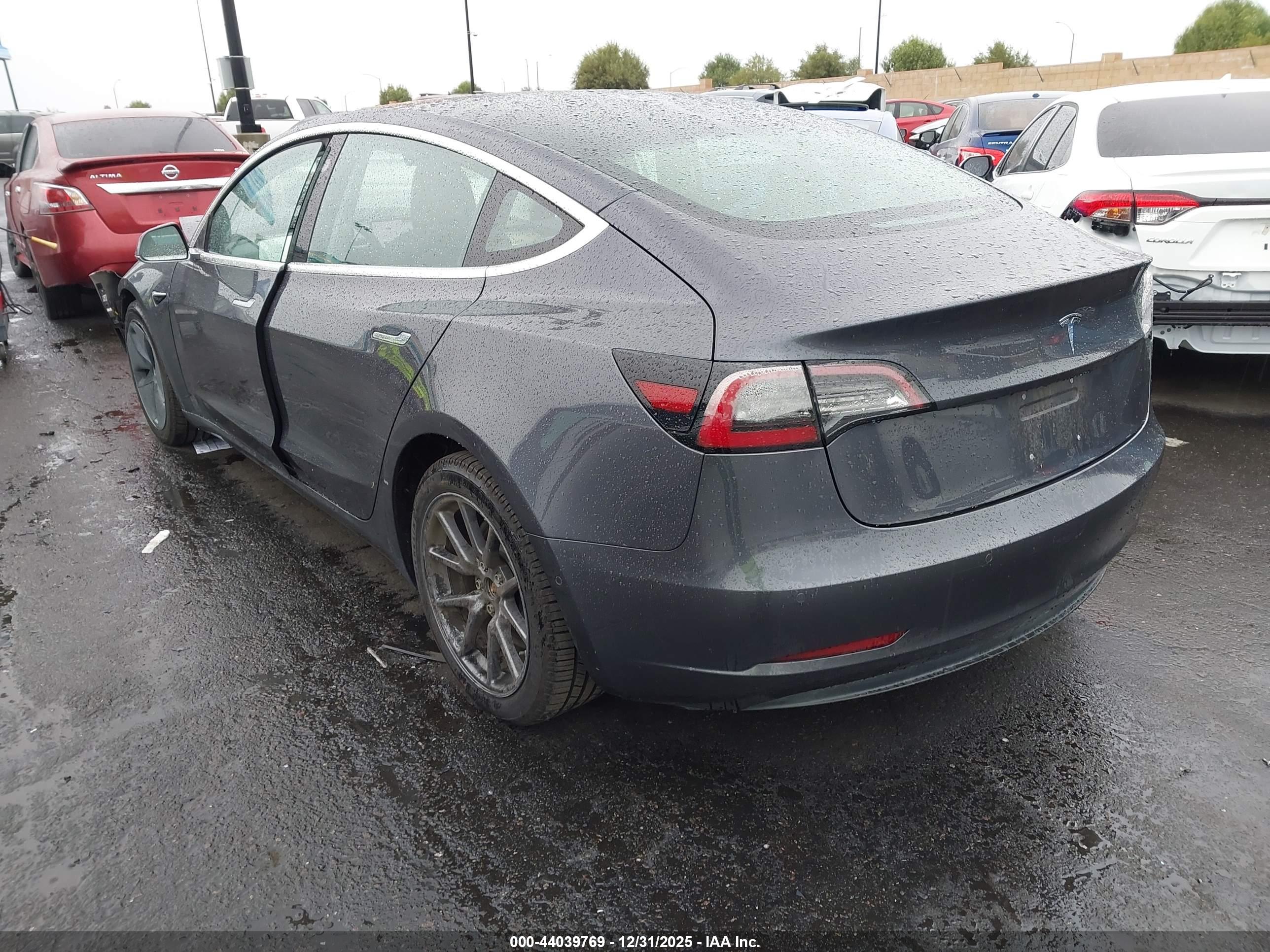 TESLA MODEL image 3