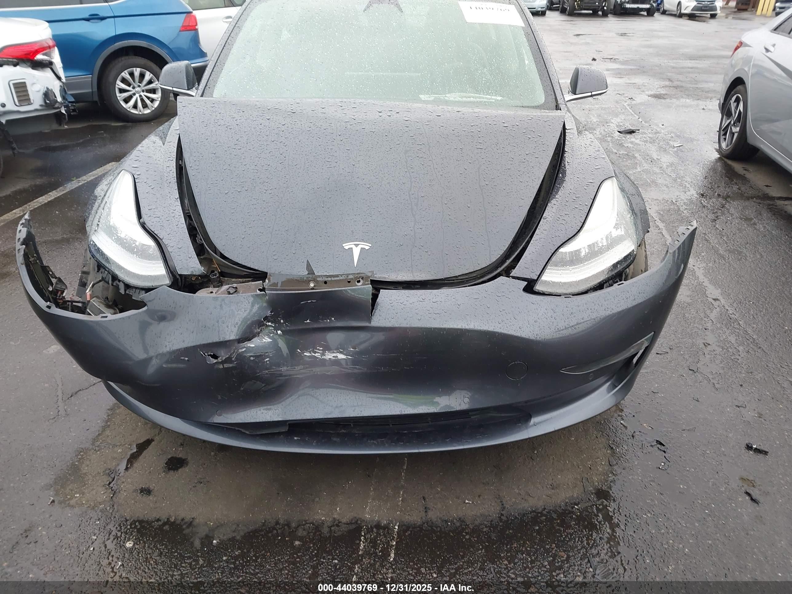 TESLA MODEL image 6