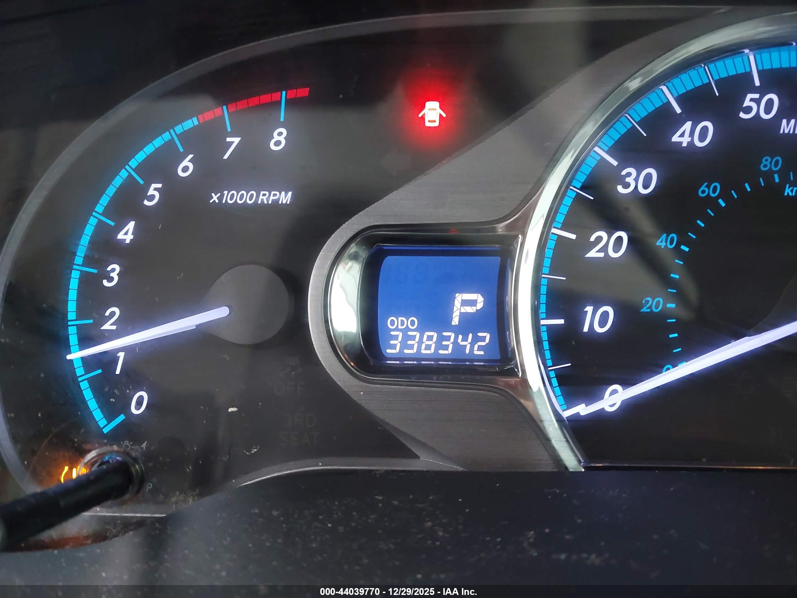 TOYOTA SIENNA image 7