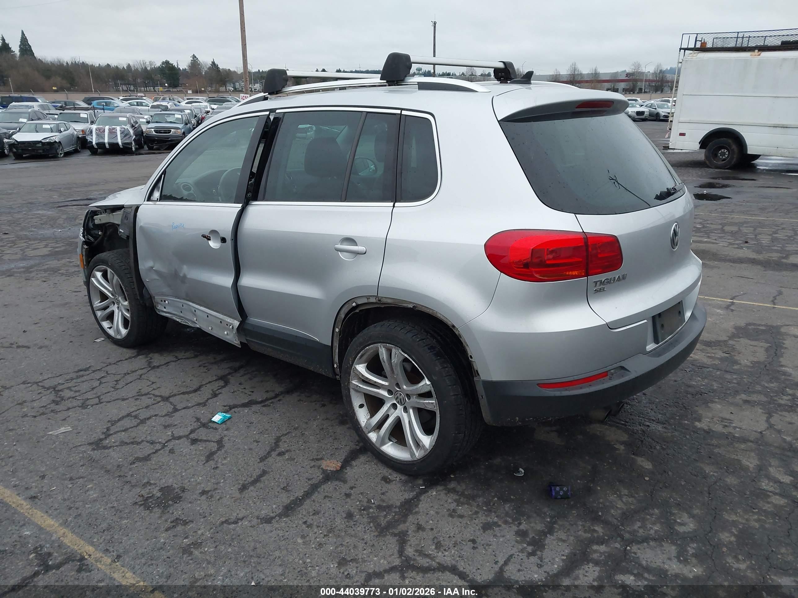VOLKSWAGEN TIGUAN image 3