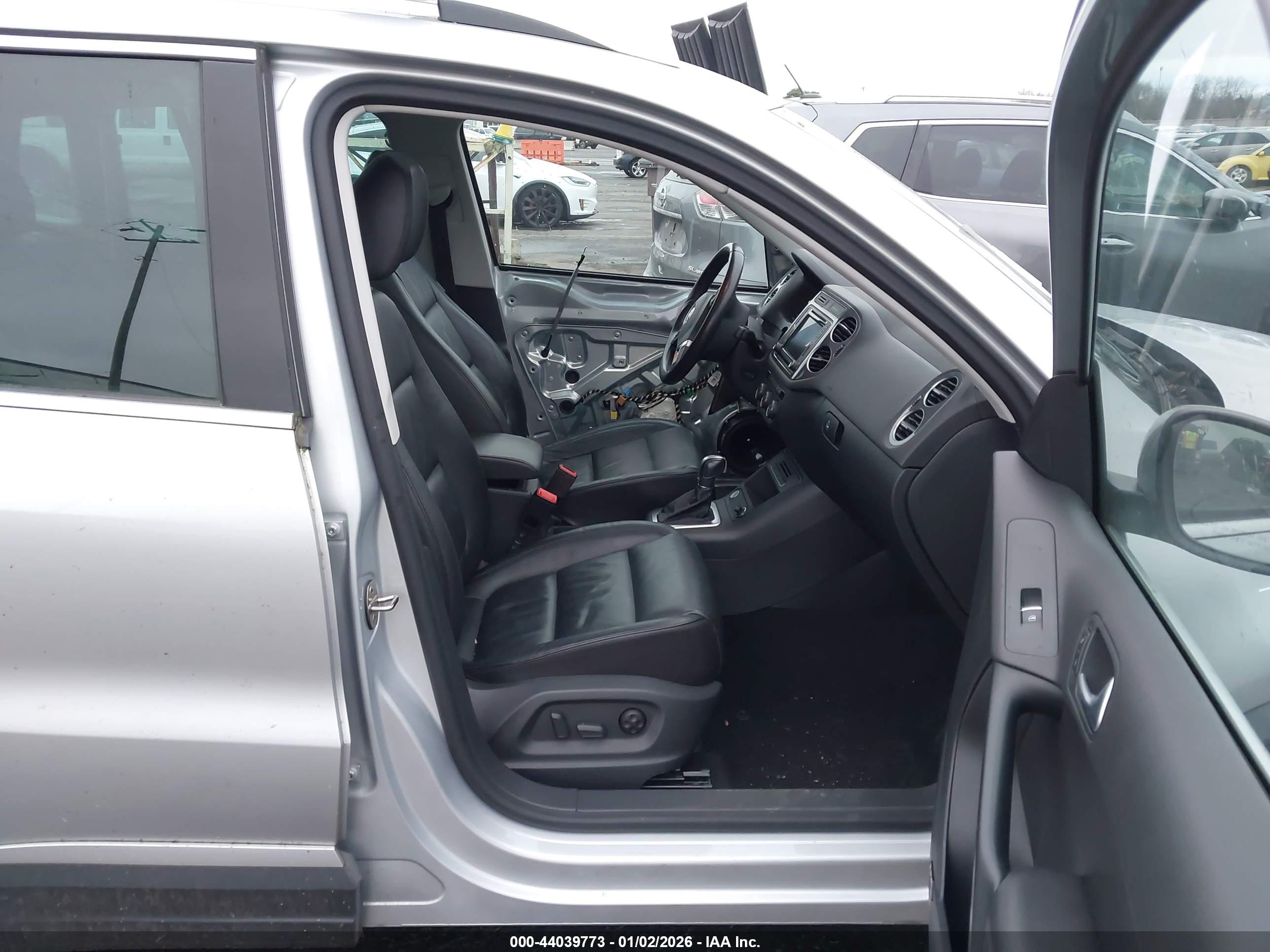 VOLKSWAGEN TIGUAN image 5